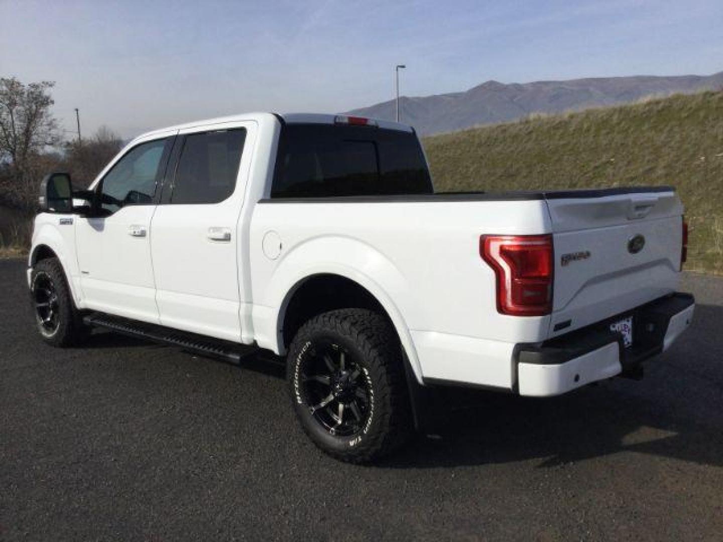2015 Oxford White /Black Leather Ford F-150 Lariat SuperCrew 5.5ft Bed 4WD (1FTEW1EG1FK) with an EcoBoost 3.5L V-6 gasoline direct injection engine, 6-Speed Automatic transmission, located at 1801 Main Street, Lewiston, 83501, (208) 743-9371, 46.417065, -117.004799 - Photo#9