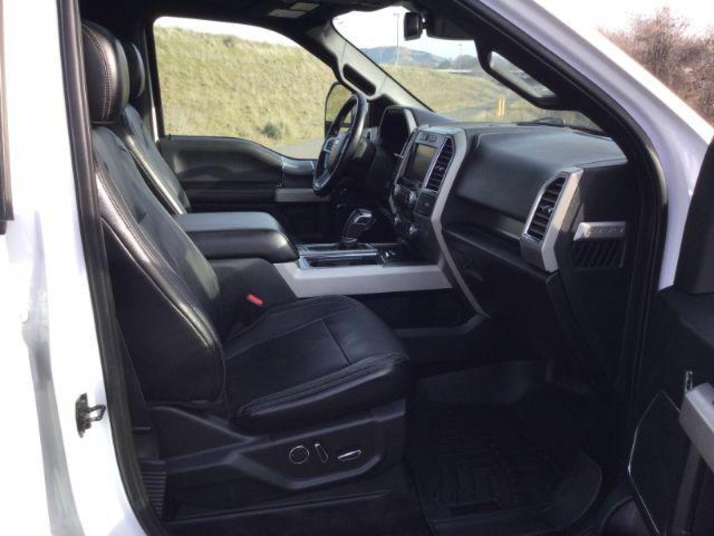 2015 Oxford White /Black Leather Ford F-150 Lariat SuperCrew 5.5ft Bed 4WD (1FTEW1EG1FK) with an EcoBoost 3.5L V-6 gasoline direct injection engine, 6-Speed Automatic transmission, located at 1801 Main Street, Lewiston, 83501, (208) 743-9371, 46.417065, -117.004799 - Photo#19