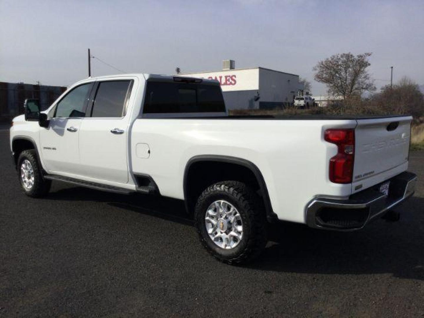 2023 Summit White /Jet Black Chevrolet Silverado 3500HD Crew Cab LTZ Long Bed 4x4 (1GC4YUEY1PF) with an Duramax 6.6L V-8 diesel direct injection engine, 10-speed automatic transmission, located at 1801 Main Street, Lewiston, 83501, (208) 743-9371, 46.417065, -117.004799 - Photo#11