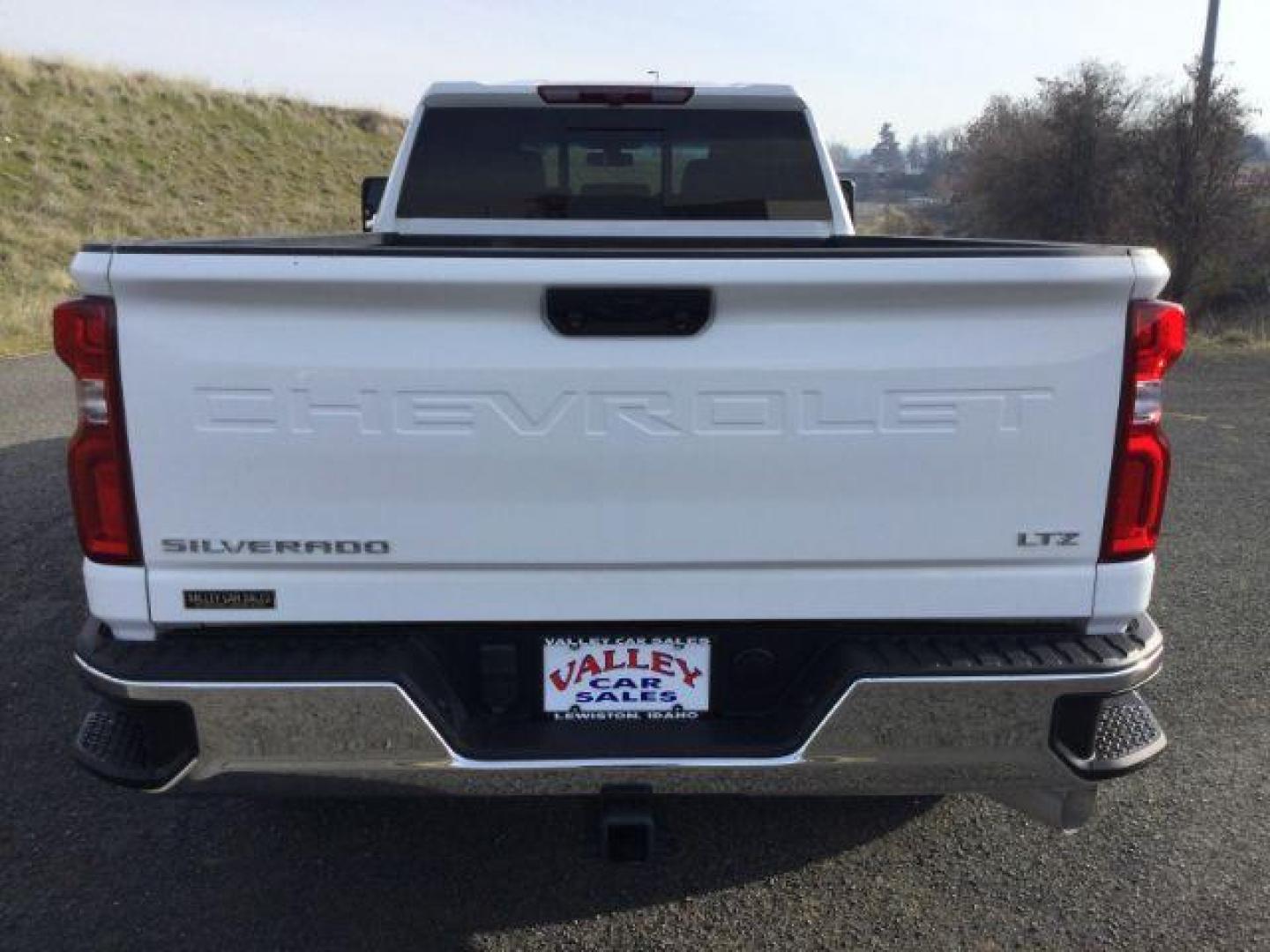 2023 Summit White /Jet Black Chevrolet Silverado 3500HD Crew Cab LTZ Long Bed 4x4 (1GC4YUEY1PF) with an Duramax 6.6L V-8 diesel direct injection engine, 10-speed automatic transmission, located at 1801 Main Street, Lewiston, 83501, (208) 743-9371, 46.417065, -117.004799 - Photo#13