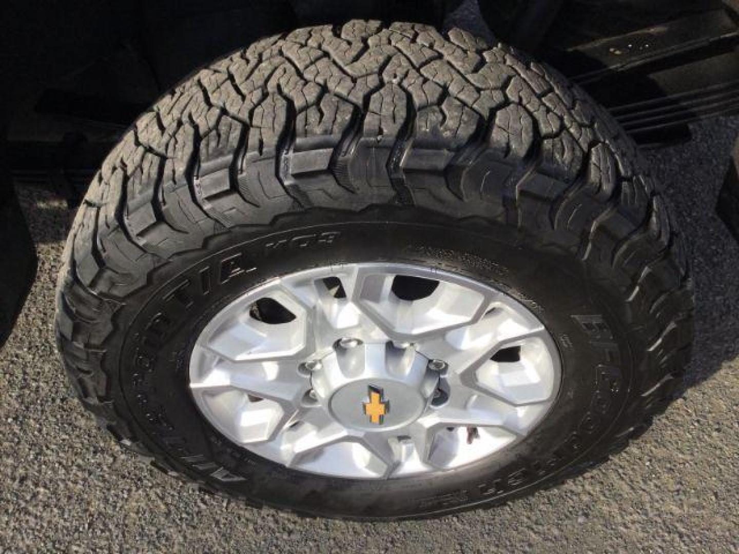 2023 Summit White /Jet Black Chevrolet Silverado 3500HD Crew Cab LTZ Long Bed 4x4 (1GC4YUEY1PF) with an Duramax 6.6L V-8 diesel direct injection engine, 10-speed automatic transmission, located at 1801 Main Street, Lewiston, 83501, (208) 743-9371, 46.417065, -117.004799 - Photo#21