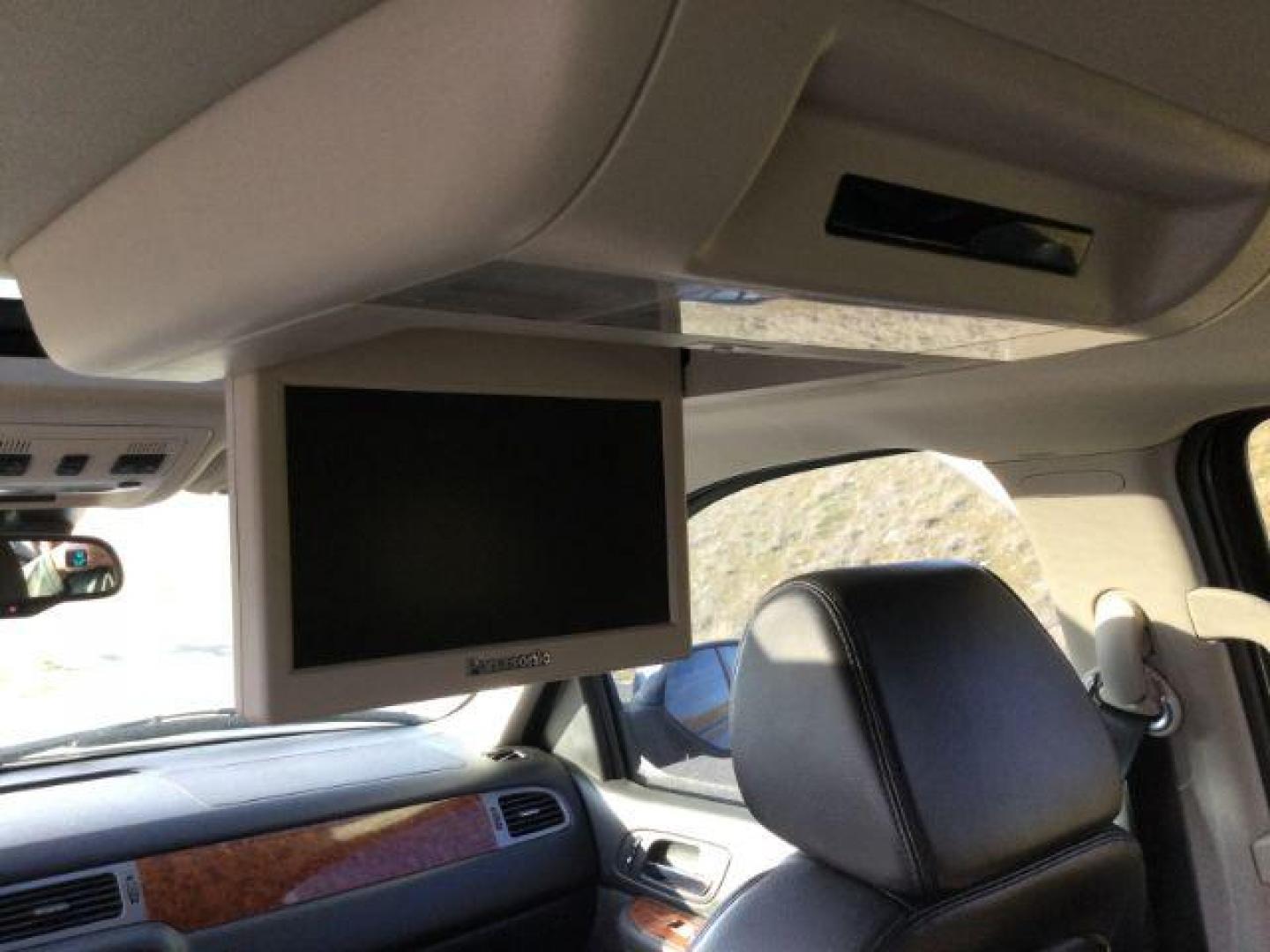 2008 Graystone Metallic /Ebony Leather Interior Chevrolet Tahoe LTZ 4WD (1GNFK13028J) with an 5.3L V8 OHV 16V FFV engine, 4-Speed Automatic transmission, located at 1801 Main Street, Lewiston, 83501, (208) 743-9371, 46.417065, -117.004799 - Photo#8