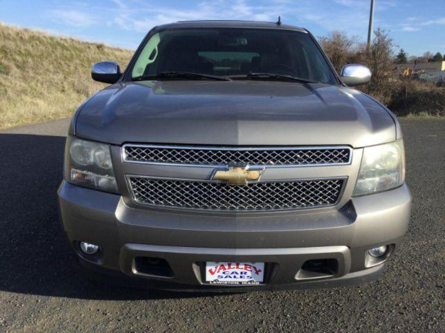 2008 Graystone Metallic /Ebony Leather Interior Chevrolet Tahoe LTZ 4WD (1GNFK13028J) with an 5.3L V8 OHV 16V FFV engine, 4-Speed Automatic transmission, located at 1801 Main Street, Lewiston, 83501, (208) 743-9371, 46.417065, -117.004799 - Photo#10