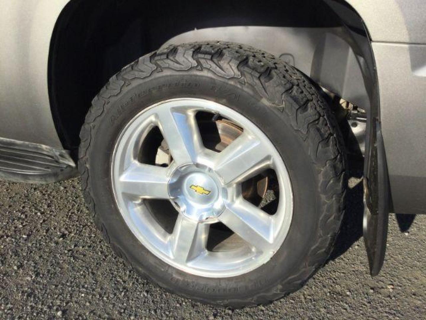 2008 Graystone Metallic /Ebony Leather Interior Chevrolet Tahoe LTZ 4WD (1GNFK13028J) with an 5.3L V8 OHV 16V FFV engine, 4-Speed Automatic transmission, located at 1801 Main Street, Lewiston, 83501, (208) 743-9371, 46.417065, -117.004799 - Photo#15