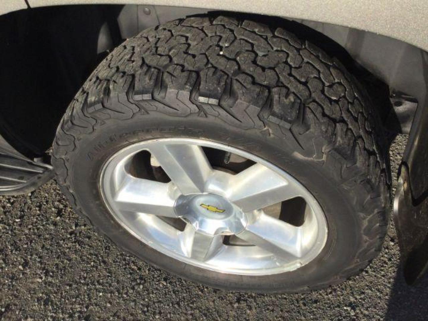 2008 Graystone Metallic /Ebony Leather Interior Chevrolet Tahoe LTZ 4WD (1GNFK13028J) with an 5.3L V8 OHV 16V FFV engine, 4-Speed Automatic transmission, located at 1801 Main Street, Lewiston, 83501, (208) 743-9371, 46.417065, -117.004799 - Photo#16