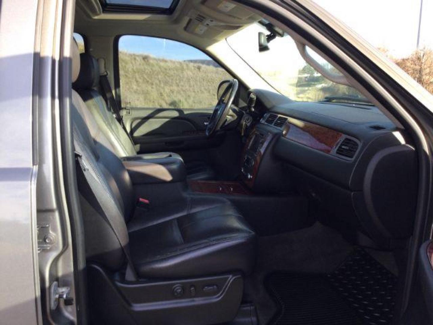 2008 Graystone Metallic /Ebony Leather Interior Chevrolet Tahoe LTZ 4WD (1GNFK13028J) with an 5.3L V8 OHV 16V FFV engine, 4-Speed Automatic transmission, located at 1801 Main Street, Lewiston, 83501, (208) 743-9371, 46.417065, -117.004799 - Photo#19