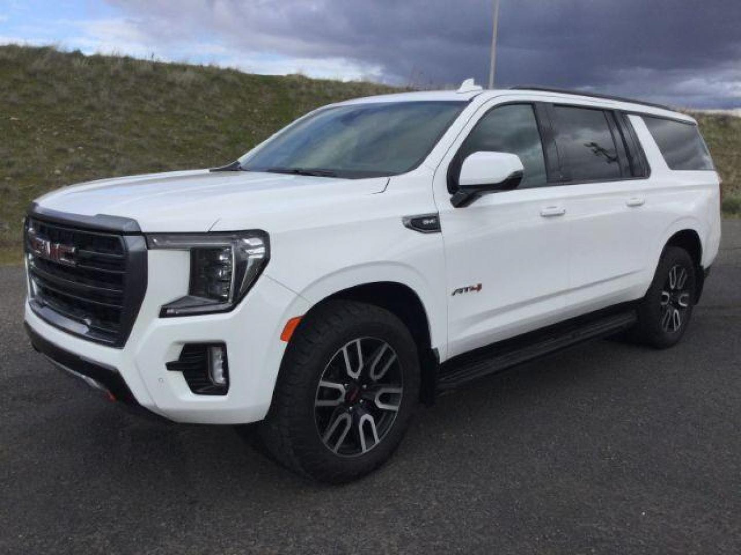 2022 Summit White /Jet Black/Brandy GMC Yukon XL AT4 (1GKS2HKL4NR) with an EcoTec3 6.2L V-8 gasoline direct injection engine, 10 speed automatic transmission, located at 1801 Main Street, Lewiston, 83501, (208) 743-9371, 46.417065, -117.004799 - Photo#0