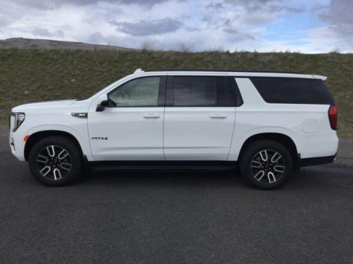 2022 Summit White /Jet Black/Brandy GMC Yukon XL AT4 (1GKS2HKL4NR) with an EcoTec3 6.2L V-8 gasoline direct injection engine, 10 speed automatic transmission, located at 1801 Main Street, Lewiston, 83501, (208) 743-9371, 46.417065, -117.004799 - Photo#1
