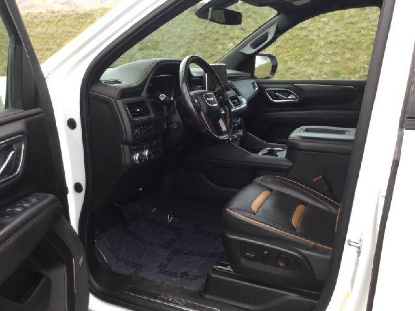 2022 Summit White /Jet Black/Brandy GMC Yukon XL AT4 (1GKS2HKL4NR) with an EcoTec3 6.2L V-8 gasoline direct injection engine, 10 speed automatic transmission, located at 1801 Main Street, Lewiston, 83501, (208) 743-9371, 46.417065, -117.004799 - Photo#3