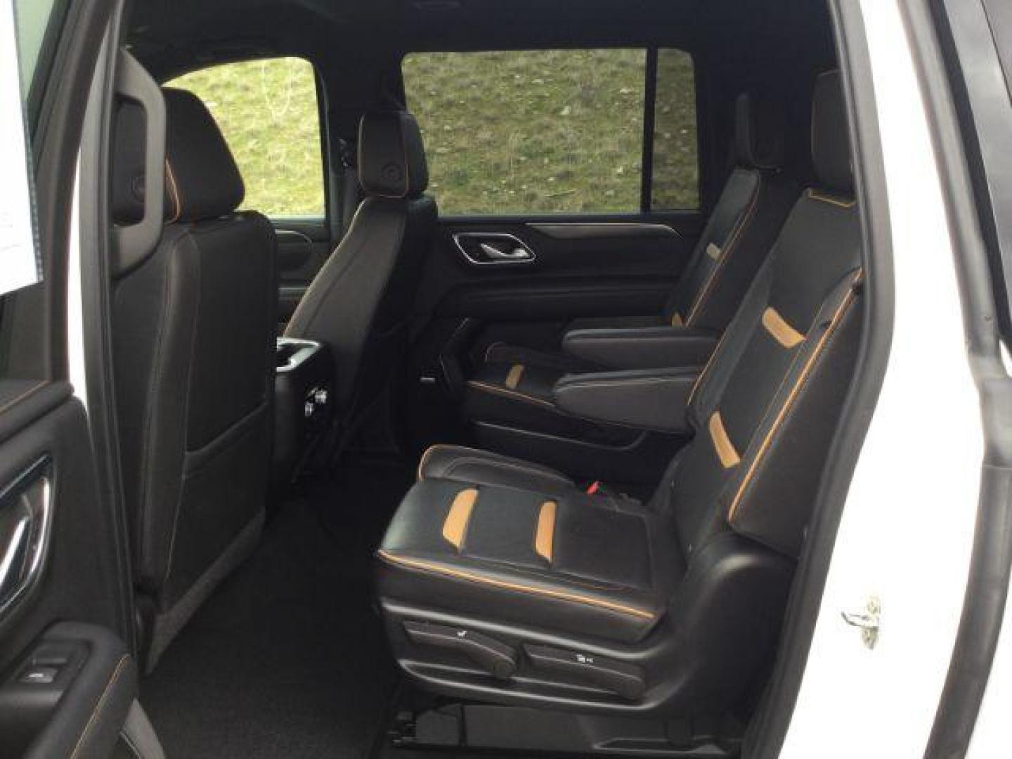 2022 Summit White /Jet Black/Brandy GMC Yukon XL AT4 (1GKS2HKL4NR) with an EcoTec3 6.2L V-8 gasoline direct injection engine, 10 speed automatic transmission, located at 1801 Main Street, Lewiston, 83501, (208) 743-9371, 46.417065, -117.004799 - Photo#5