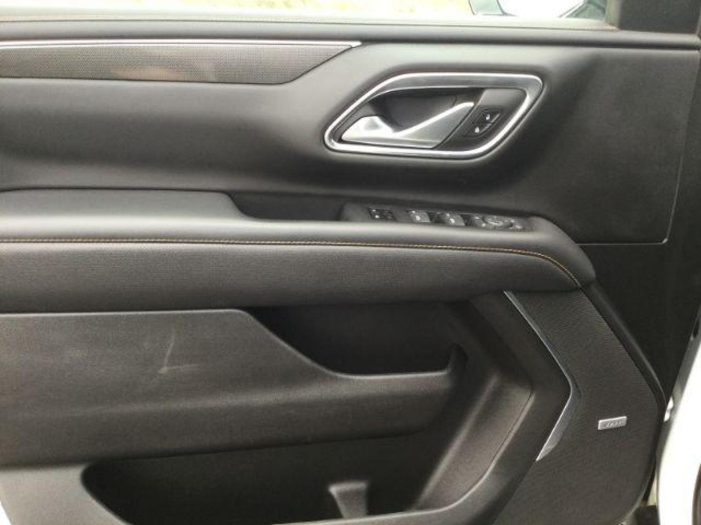 2022 Summit White /Jet Black/Brandy GMC Yukon XL AT4 (1GKS2HKL4NR) with an EcoTec3 6.2L V-8 gasoline direct injection engine, 10 speed automatic transmission, located at 1801 Main Street, Lewiston, 83501, (208) 743-9371, 46.417065, -117.004799 - Photo#9