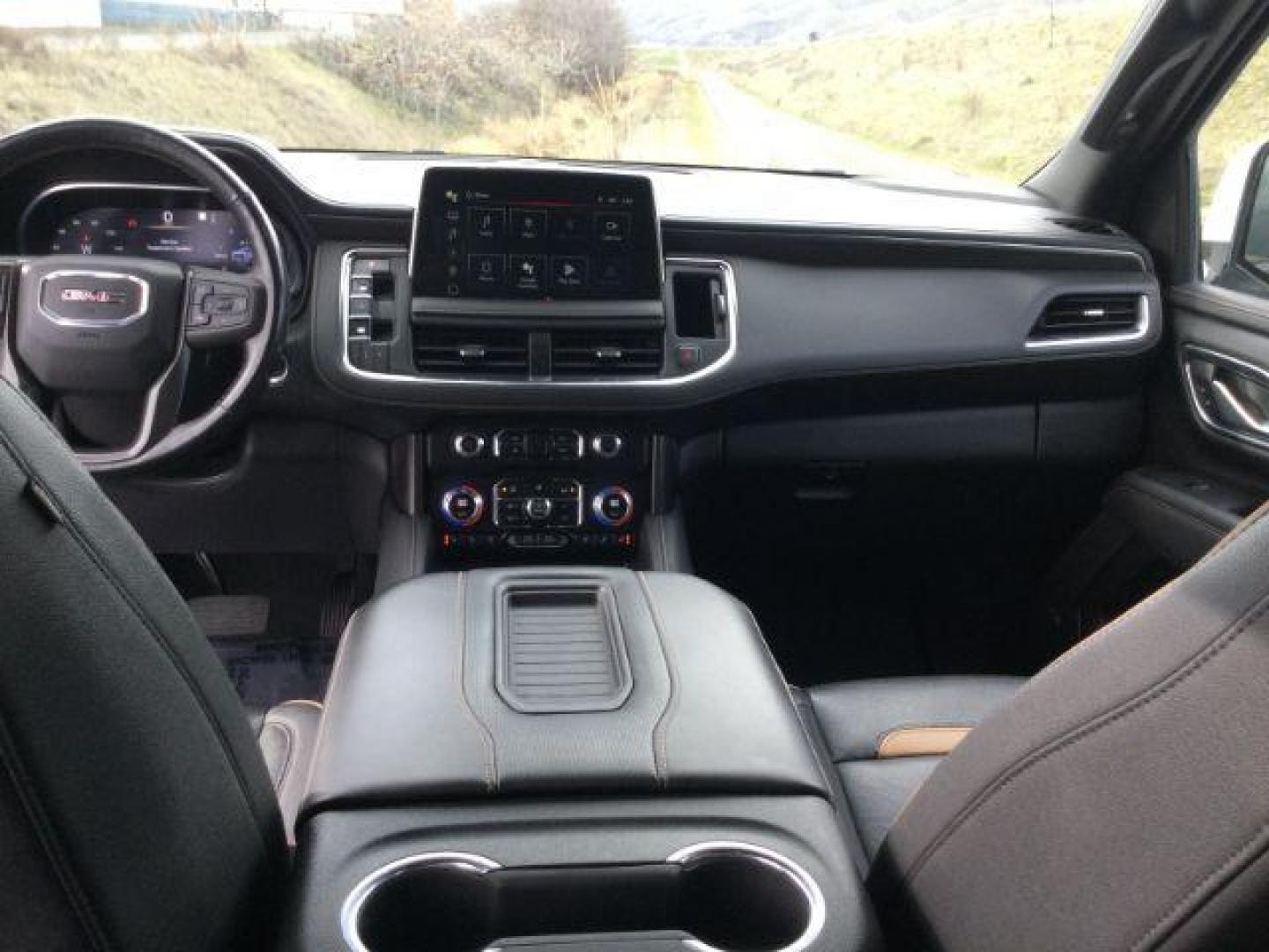 2022 Summit White /Jet Black/Brandy GMC Yukon XL AT4 (1GKS2HKL4NR) with an EcoTec3 6.2L V-8 gasoline direct injection engine, 10 speed automatic transmission, located at 1801 Main Street, Lewiston, 83501, (208) 743-9371, 46.417065, -117.004799 - Photo#12