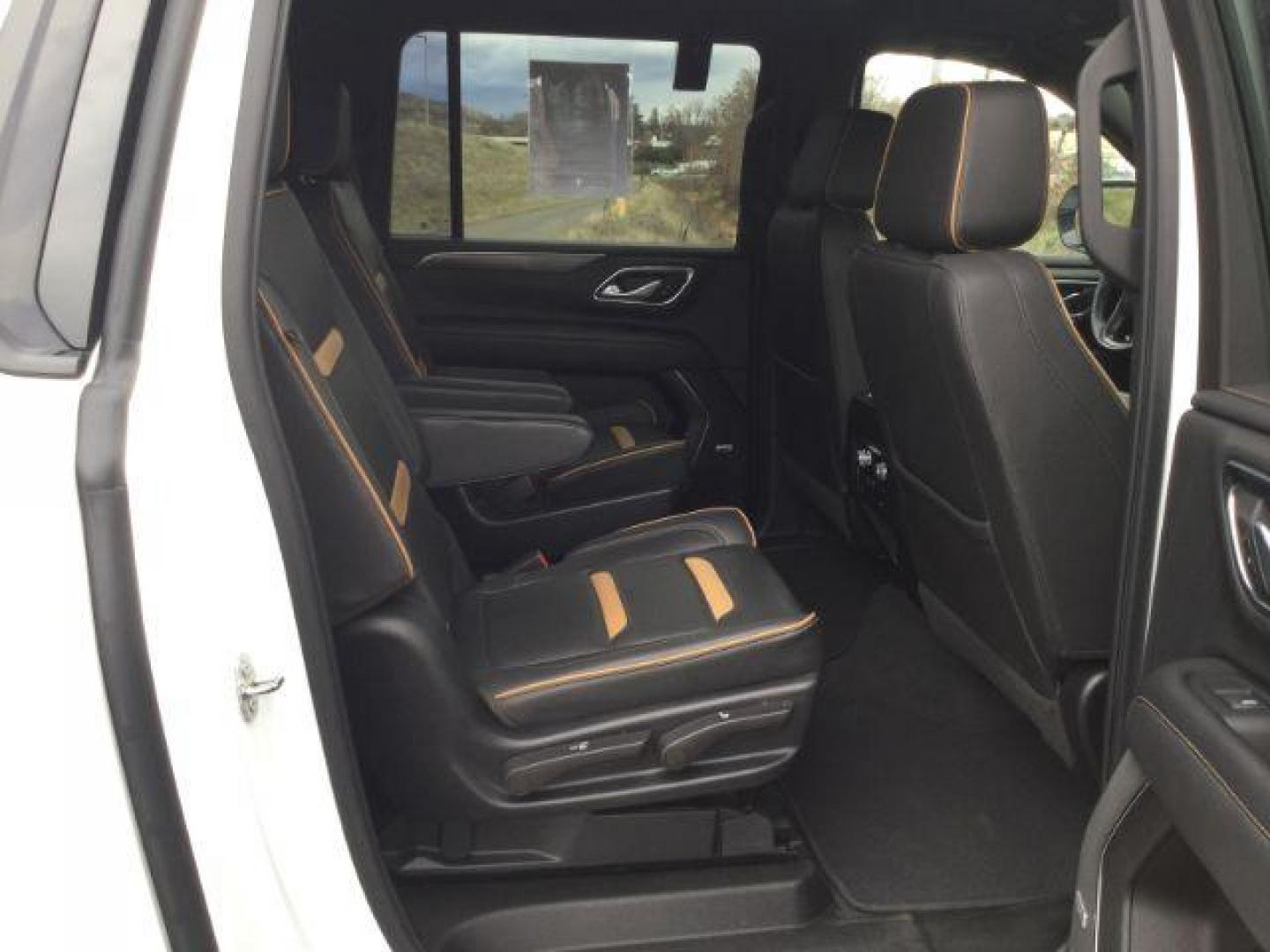 2022 Summit White /Jet Black/Brandy GMC Yukon XL AT4 (1GKS2HKL4NR) with an EcoTec3 6.2L V-8 gasoline direct injection engine, 10 speed automatic transmission, located at 1801 Main Street, Lewiston, 83501, (208) 743-9371, 46.417065, -117.004799 - Photo#16