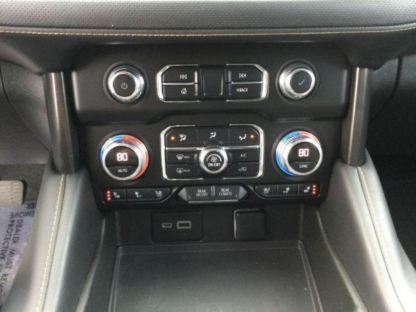 2022 Summit White /Jet Black/Brandy GMC Yukon XL AT4 (1GKS2HKL4NR) with an EcoTec3 6.2L V-8 gasoline direct injection engine, 10 speed automatic transmission, located at 1801 Main Street, Lewiston, 83501, (208) 743-9371, 46.417065, -117.004799 - Photo#18