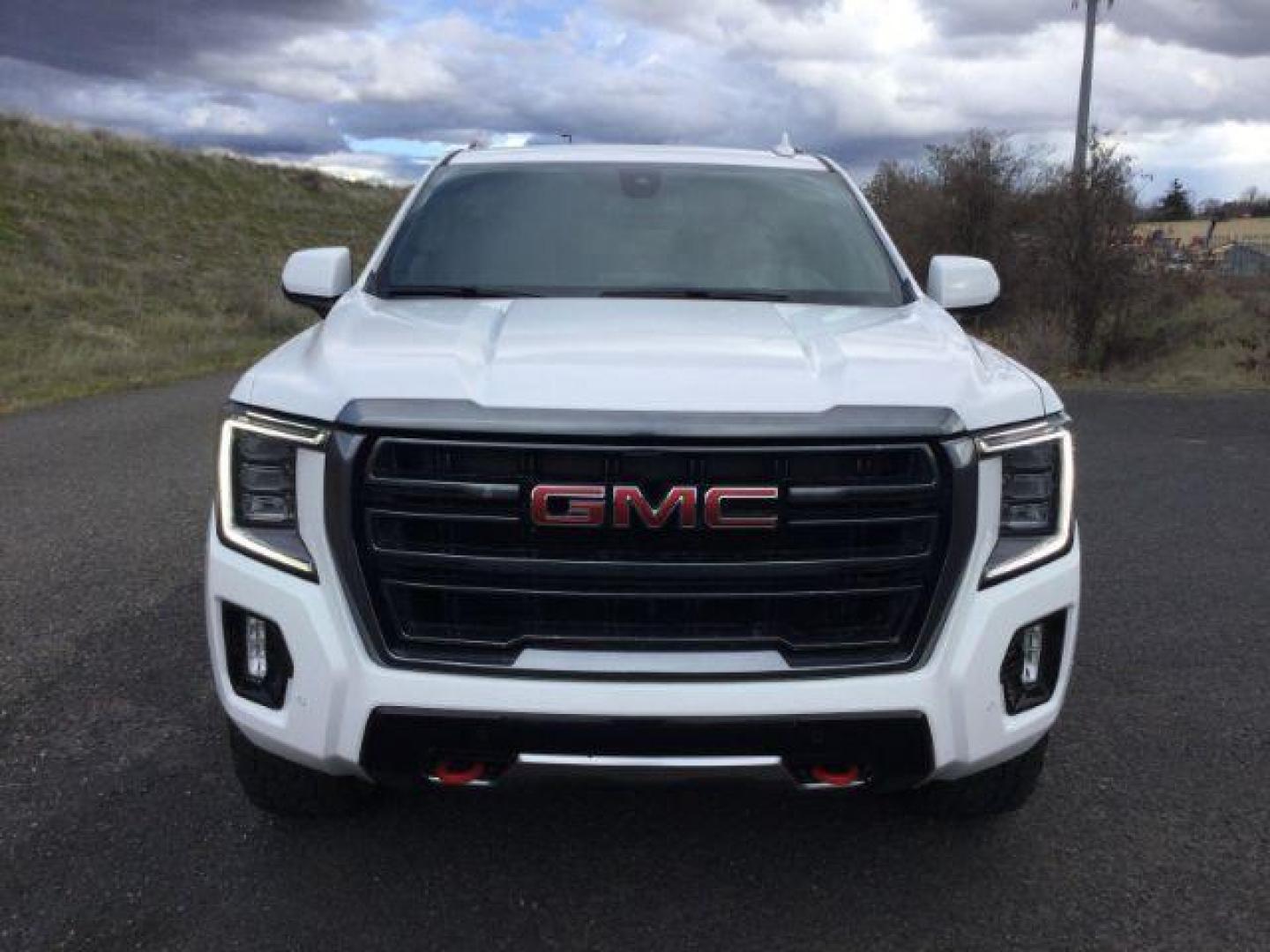 2022 Summit White /Jet Black/Brandy GMC Yukon XL AT4 (1GKS2HKL4NR) with an EcoTec3 6.2L V-8 gasoline direct injection engine, 10 speed automatic transmission, located at 1801 Main Street, Lewiston, 83501, (208) 743-9371, 46.417065, -117.004799 - Photo#20