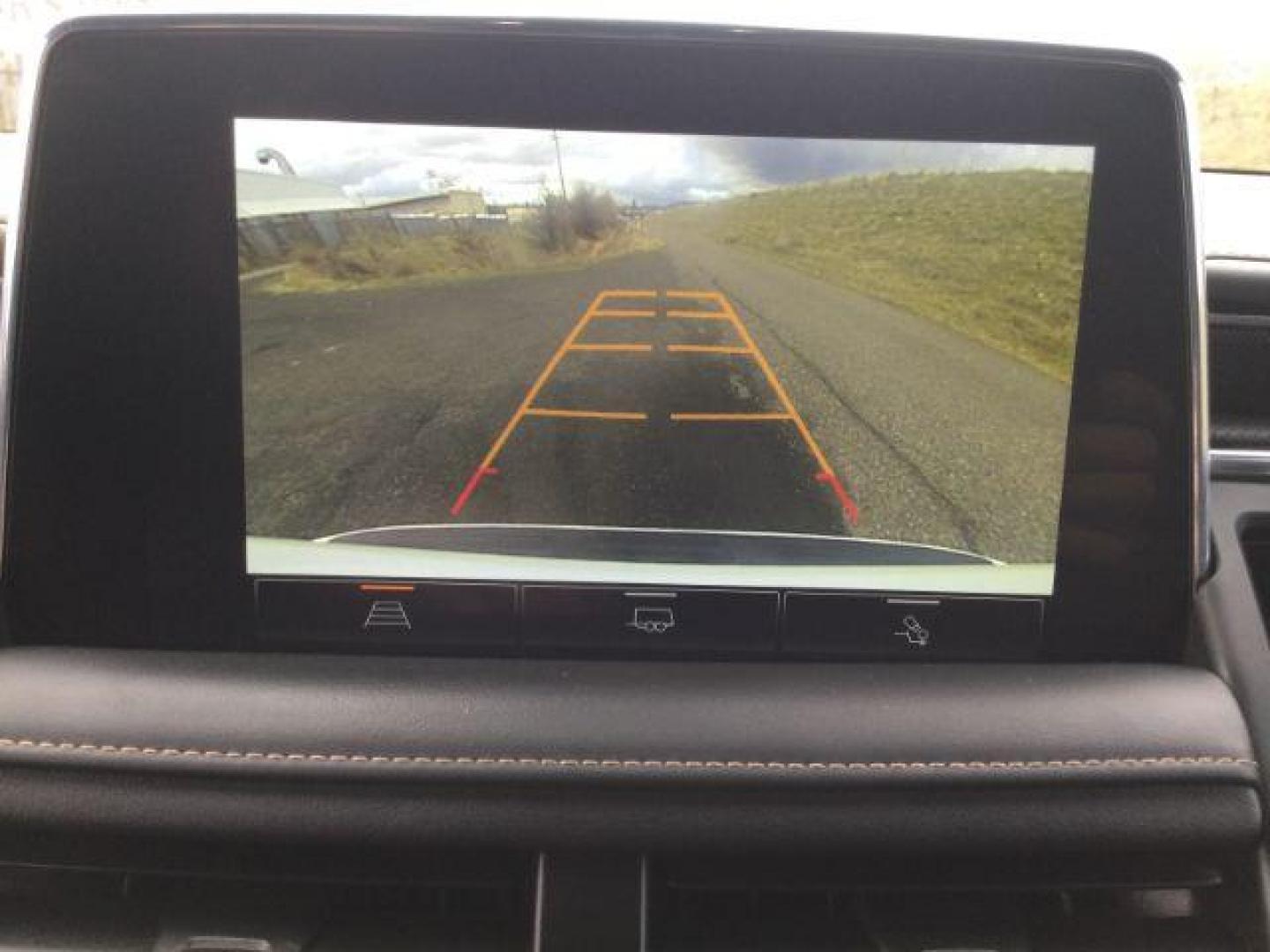 2022 Summit White /Jet Black/Brandy GMC Yukon XL AT4 (1GKS2HKL4NR) with an EcoTec3 6.2L V-8 gasoline direct injection engine, 10 speed automatic transmission, located at 1801 Main Street, Lewiston, 83501, (208) 743-9371, 46.417065, -117.004799 - Photo#21