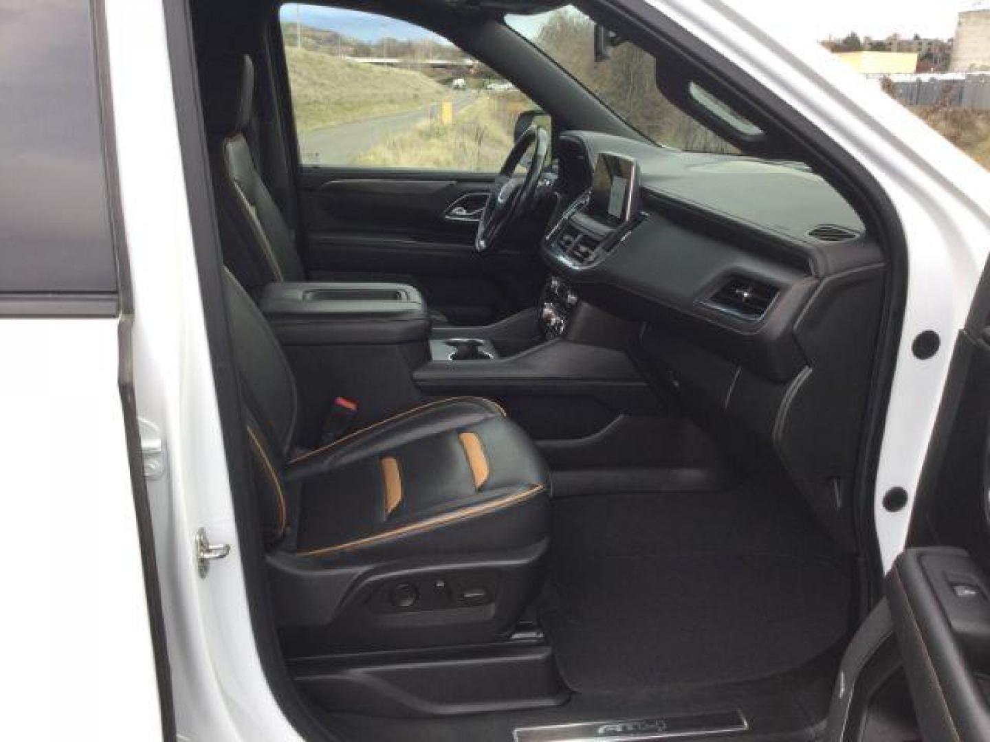 2022 Summit White /Jet Black/Brandy GMC Yukon XL AT4 (1GKS2HKL4NR) with an EcoTec3 6.2L V-8 gasoline direct injection engine, 10 speed automatic transmission, located at 1801 Main Street, Lewiston, 83501, (208) 743-9371, 46.417065, -117.004799 - Photo#23