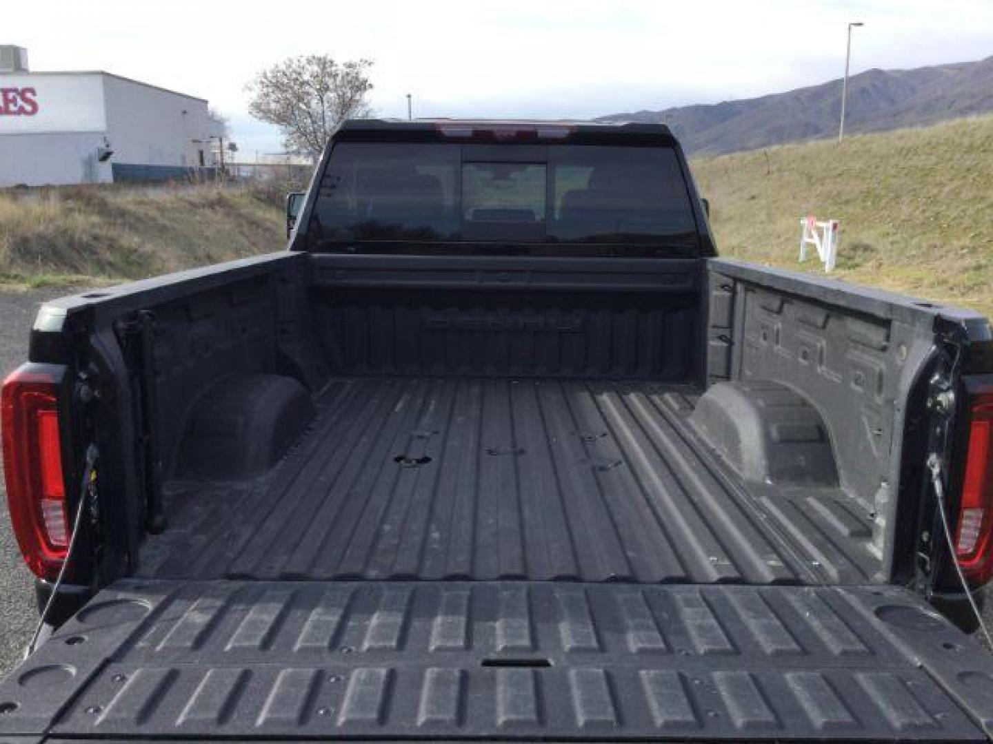 2023 Onyx Black /Jet Black GMC Sierra 3500HD Crew Cab Denali 4WD (1GT49WEY1PF) with an Duramax 6.6L V-8 diesel direct injection engine, 10 speed automatic transmission, located at 1801 Main Street, Lewiston, 83501, (208) 743-9371, 46.417065, -117.004799 - Photo#9