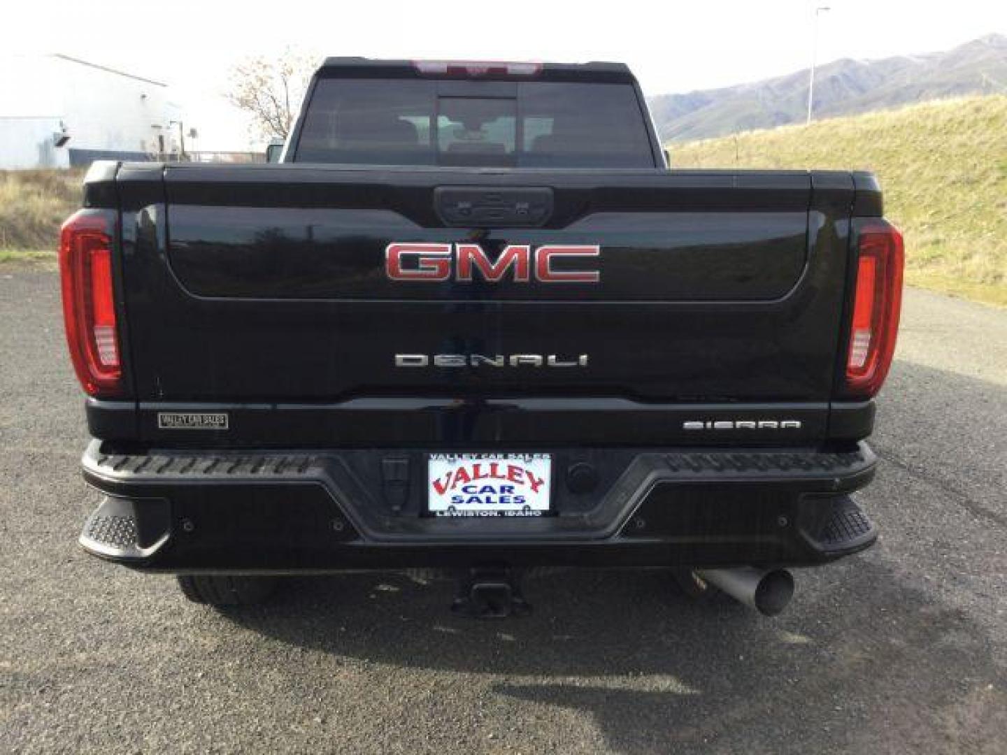 2023 Onyx Black /Jet Black GMC Sierra 3500HD Crew Cab Denali 4WD (1GT49WEY1PF) with an Duramax 6.6L V-8 diesel direct injection engine, 10 speed automatic transmission, located at 1801 Main Street, Lewiston, 83501, (208) 743-9371, 46.417065, -117.004799 - Photo#11