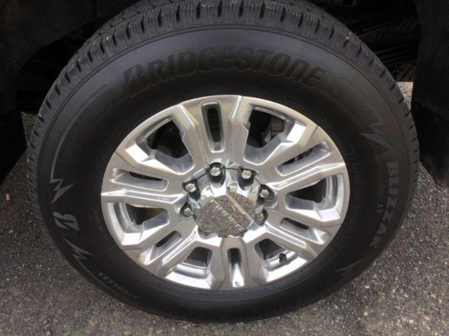 2023 Onyx Black /Jet Black GMC Sierra 3500HD Crew Cab Denali 4WD (1GT49WEY1PF) with an Duramax 6.6L V-8 diesel direct injection engine, 10 speed automatic transmission, located at 1801 Main Street, Lewiston, 83501, (208) 743-9371, 46.417065, -117.004799 - Photo#17