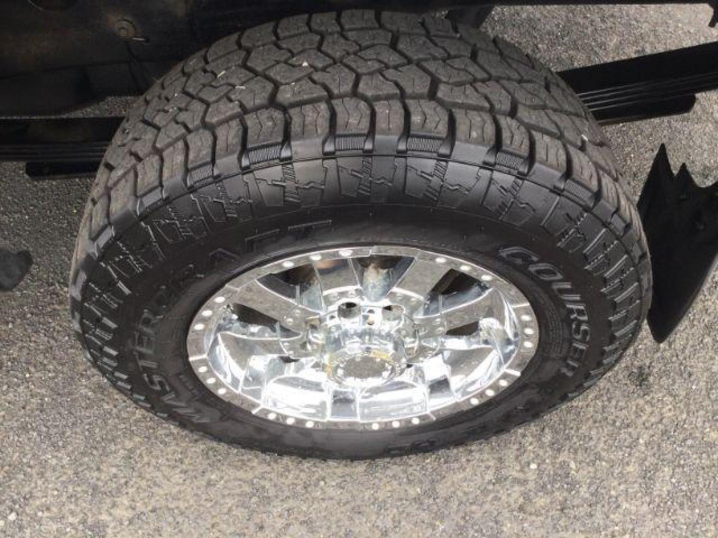 1999 Summit White /Graphite GMC Sierra 2500 SLE (1GTGK29U0XE) with an Vortec 6L V-8 regular unleaded engine, 4 speed Automatic transmission, located at 1801 Main Street, Lewiston, 83501, (208) 743-9371, 46.417065, -117.004799 - Photo#10