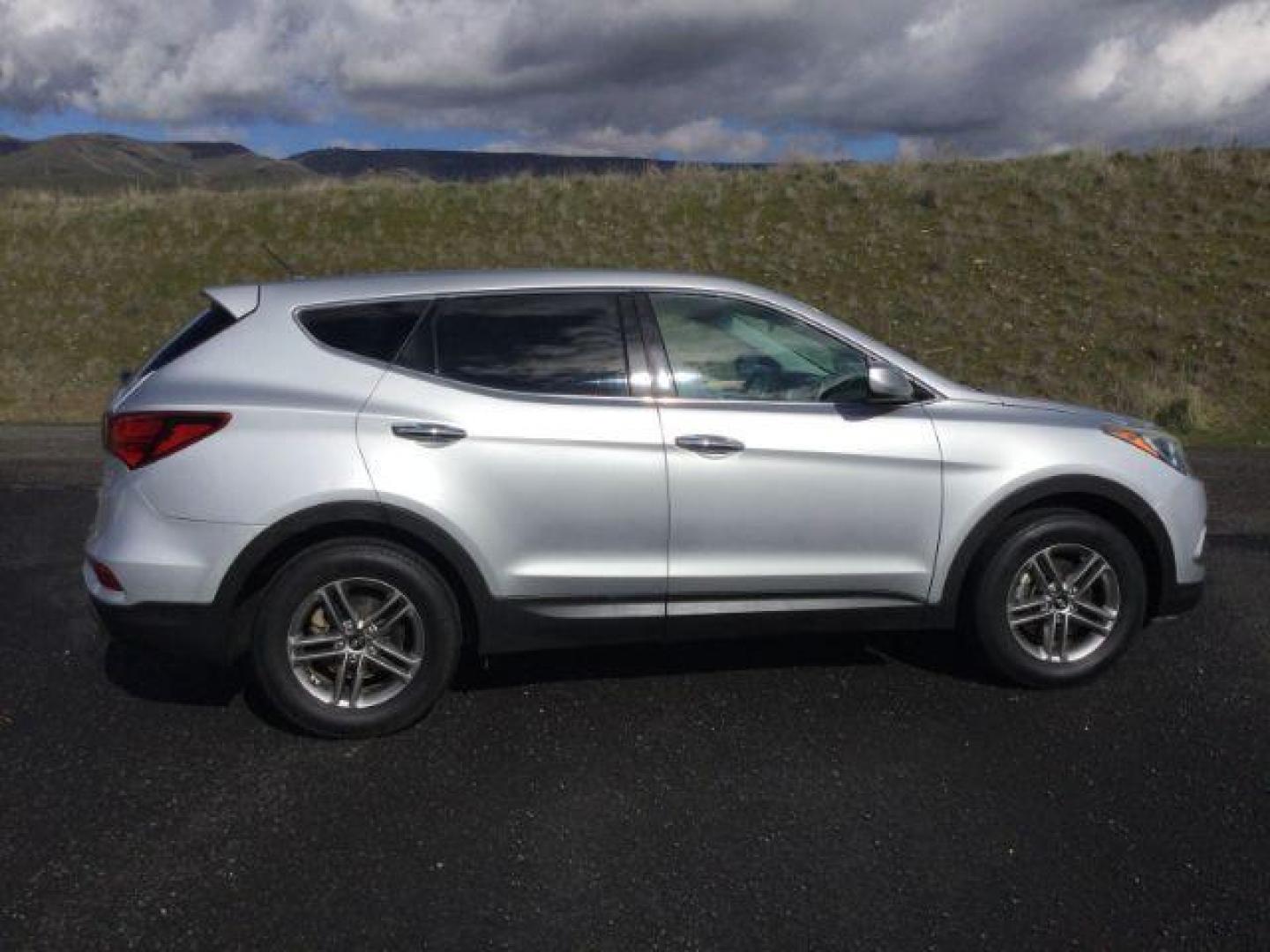 2018 Sparkling Silver /Gray Hyundai Santa Fe Sport 2.4L (5XYZTDLB0JG) with an Theta II 2.4L I-4 gasoline direct injection engine, 6-Speed Automatic transmission, located at 1801 Main Street, Lewiston, 83501, (208) 743-9371, 46.417065, -117.004799 - Photo#6