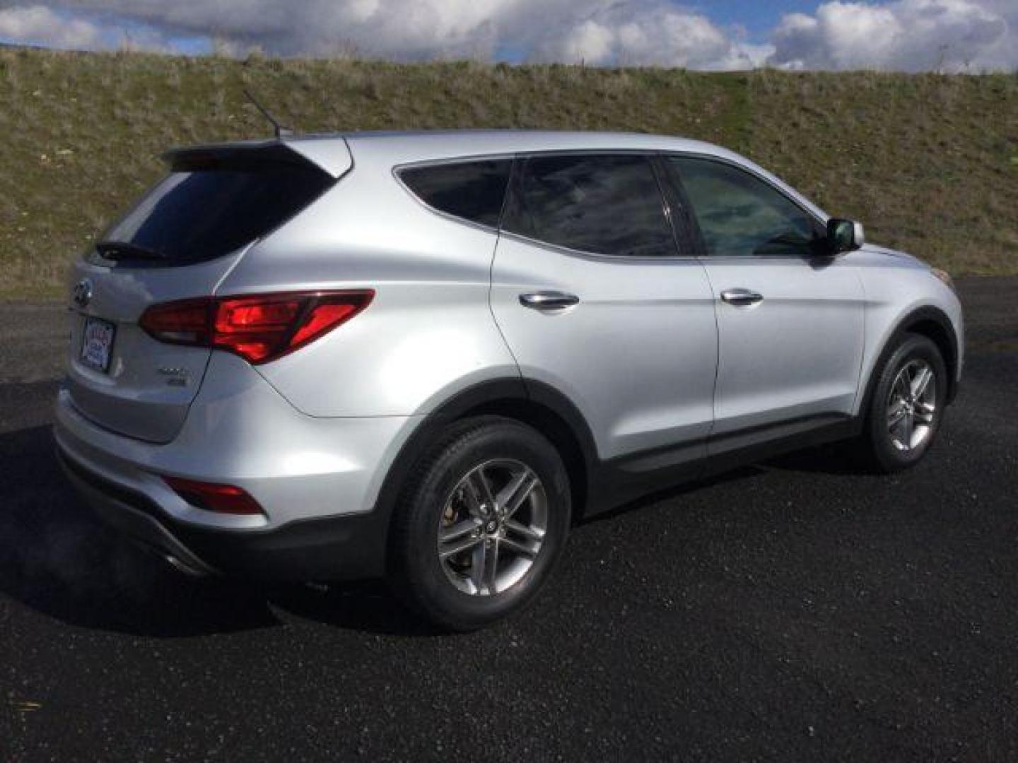 2018 Sparkling Silver /Gray Hyundai Santa Fe Sport 2.4L (5XYZTDLB0JG) with an Theta II 2.4L I-4 gasoline direct injection engine, 6-Speed Automatic transmission, located at 1801 Main Street, Lewiston, 83501, (208) 743-9371, 46.417065, -117.004799 - Photo#7
