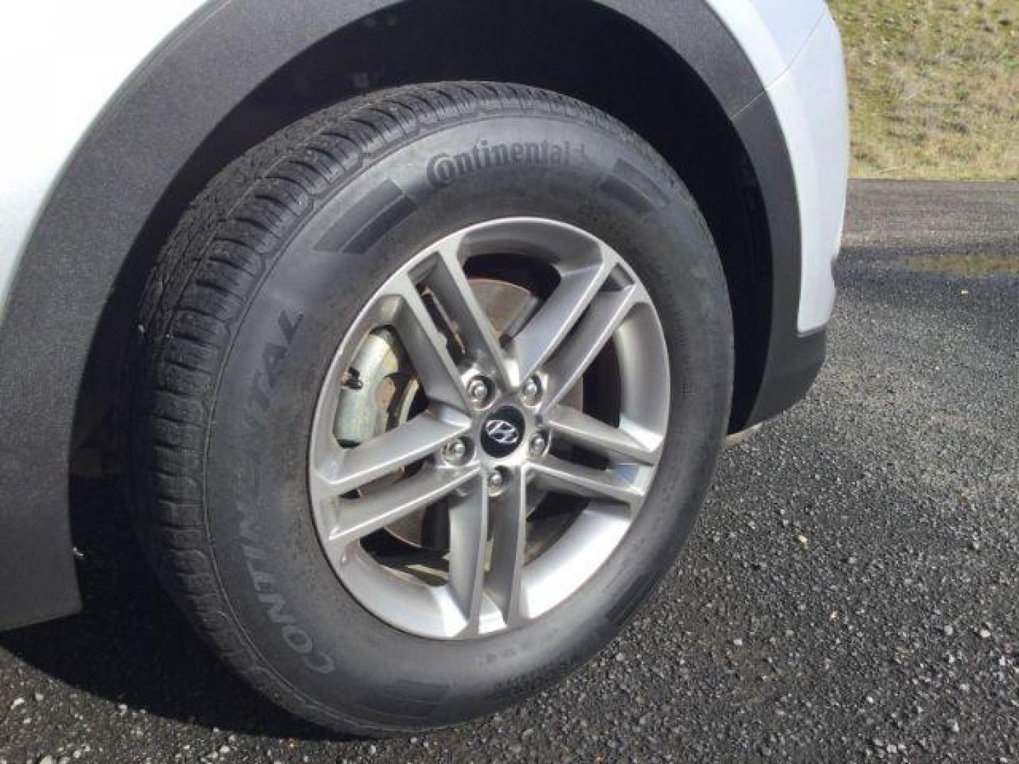 2018 Sparkling Silver /Gray Hyundai Santa Fe Sport 2.4L (5XYZTDLB0JG) with an Theta II 2.4L I-4 gasoline direct injection engine, 6-Speed Automatic transmission, located at 1801 Main Street, Lewiston, 83501, (208) 743-9371, 46.417065, -117.004799 - Photo#10