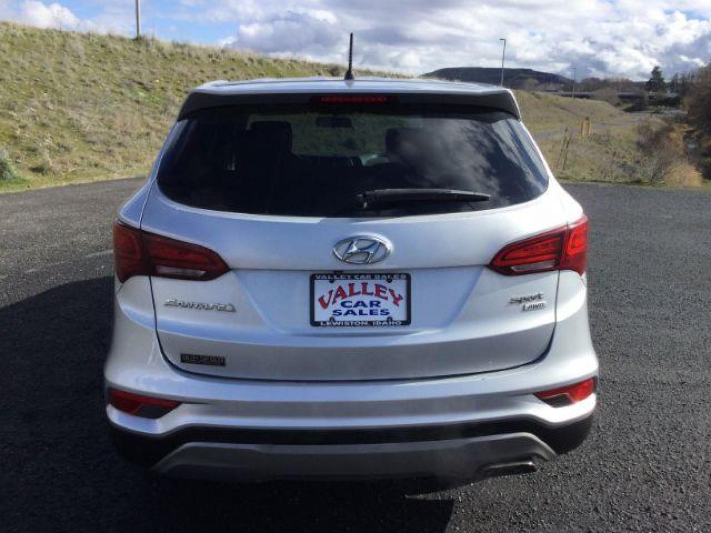 2018 Sparkling Silver /Gray Hyundai Santa Fe Sport 2.4L (5XYZTDLB0JG) with an Theta II 2.4L I-4 gasoline direct injection engine, 6-Speed Automatic transmission, located at 1801 Main Street, Lewiston, 83501, (208) 743-9371, 46.417065, -117.004799 - Photo#11
