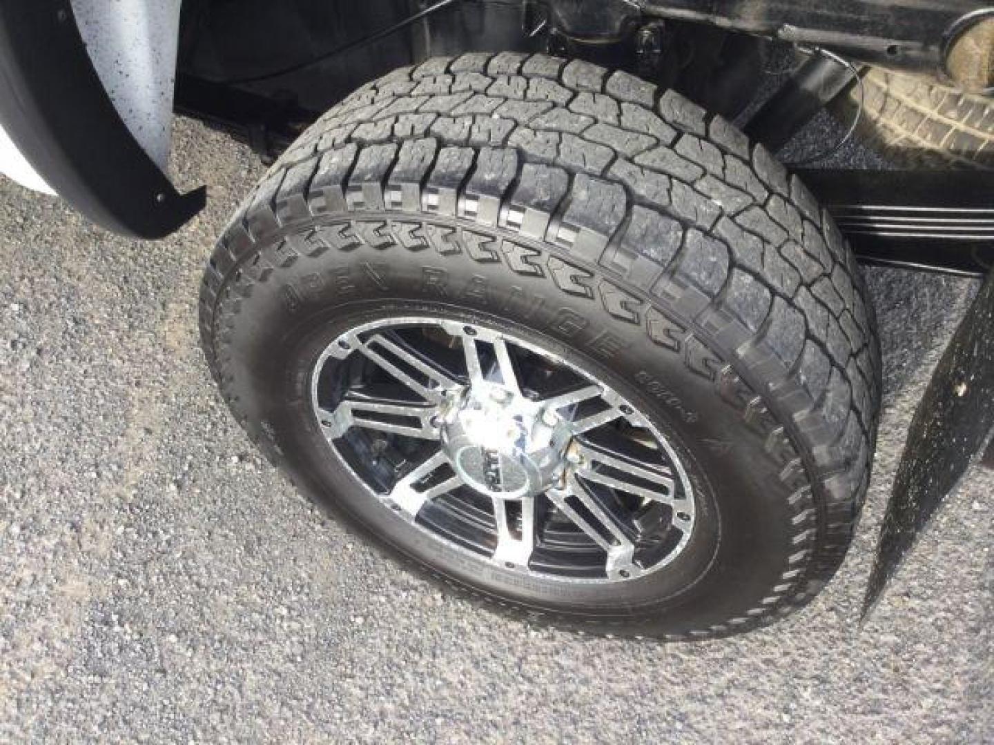 2011 Summit White /Ebony Chevrolet Silverado 2500HD LT Ex-Cab 4WD (1GC2KXEG3BZ) with an Vortec 6L V-8 variable valve control engine, 6-Speed Automatic transmission, located at 1801 Main Street, Lewiston, 83501, (208) 743-9371, 46.417065, -117.004799 - Photo#7