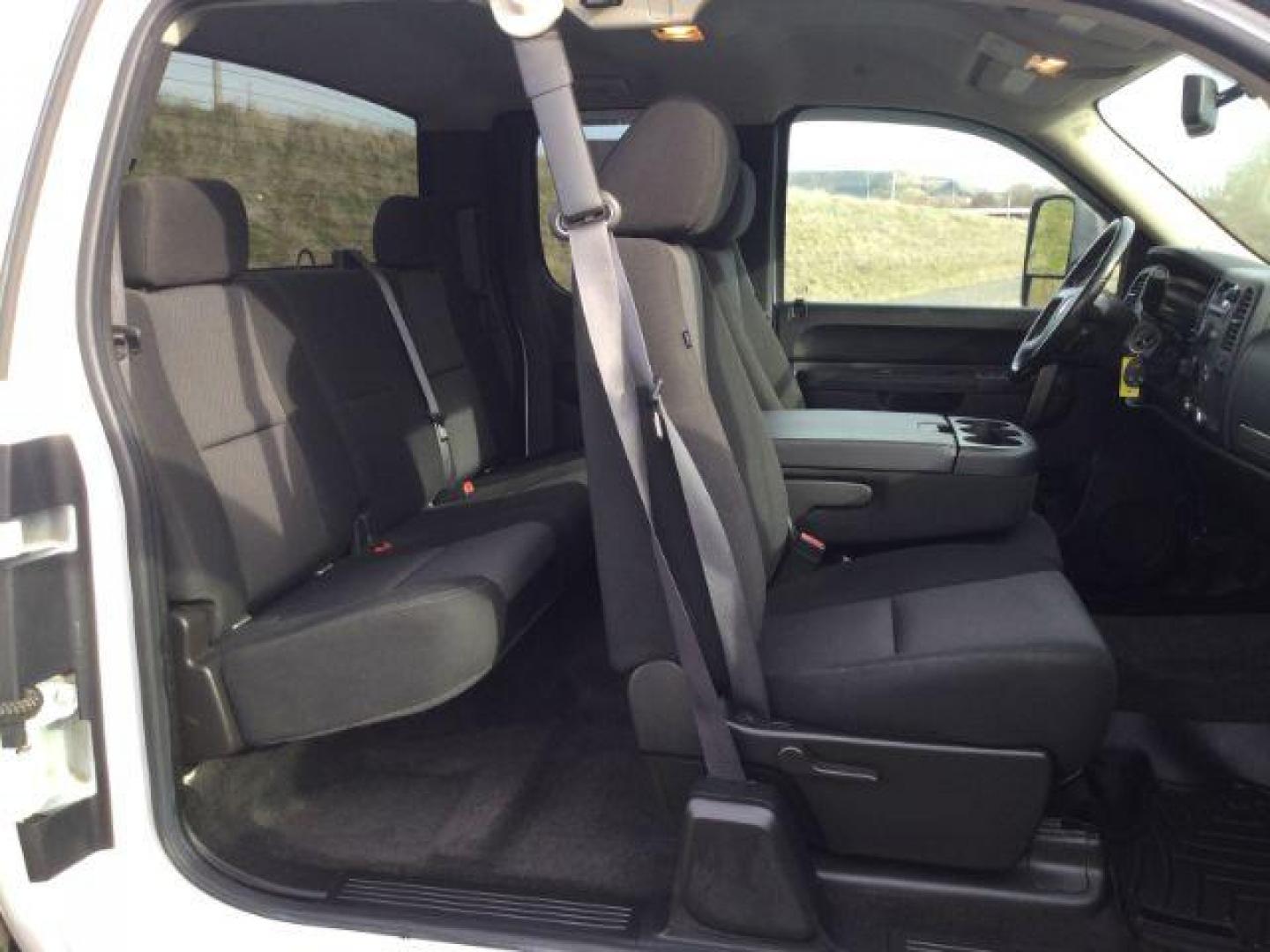 2011 Summit White /Ebony Chevrolet Silverado 2500HD LT Ex-Cab 4WD (1GC2KXEG3BZ) with an Vortec 6L V-8 variable valve control engine, 6-Speed Automatic transmission, located at 1801 Main Street, Lewiston, 83501, (208) 743-9371, 46.417065, -117.004799 - Photo#14