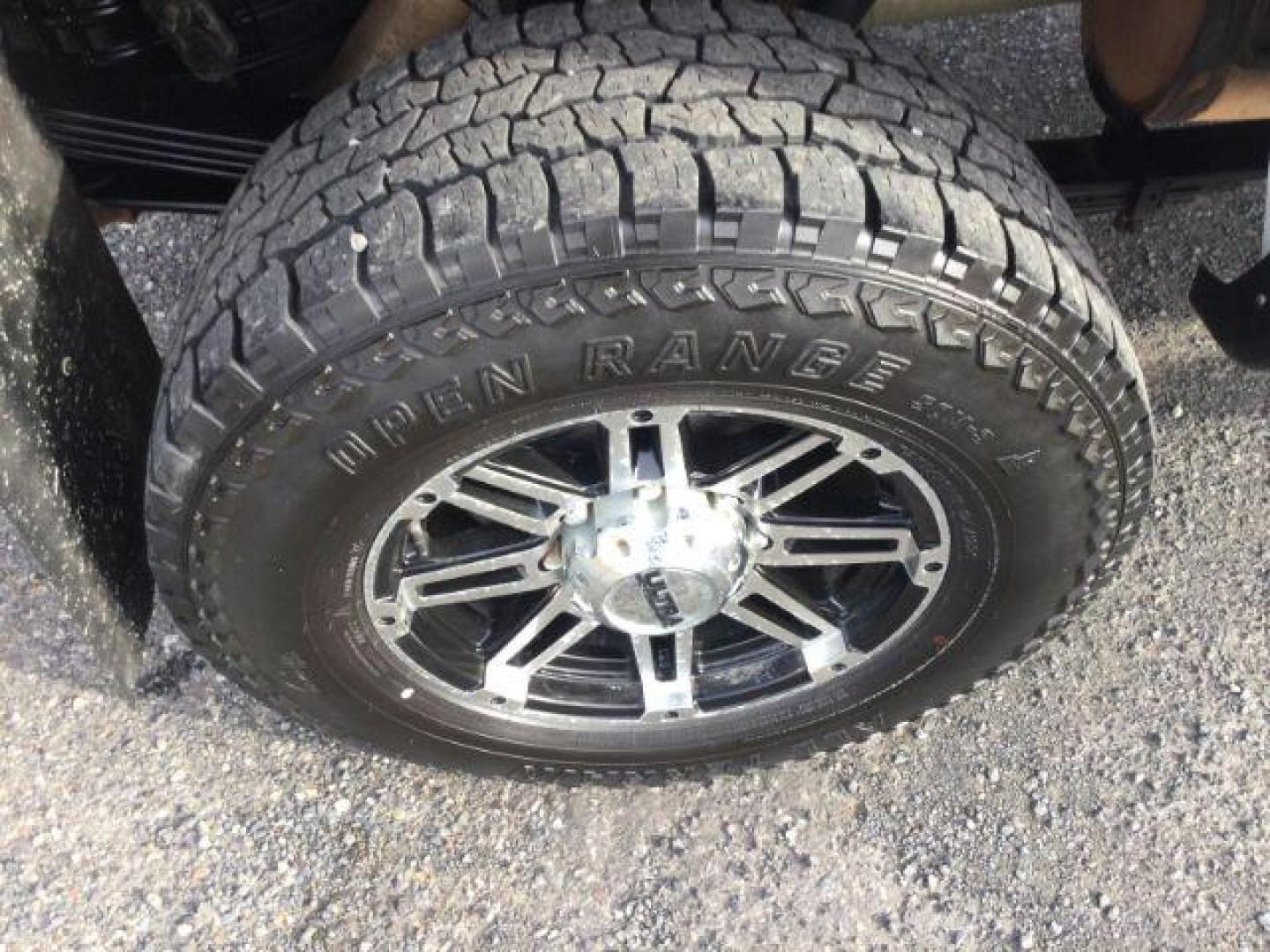 2011 Summit White /Ebony Chevrolet Silverado 2500HD LT Ex-Cab 4WD (1GC2KXEG3BZ) with an Vortec 6L V-8 variable valve control engine, 6-Speed Automatic transmission, located at 1801 Main Street, Lewiston, 83501, (208) 743-9371, 46.417065, -117.004799 - Photo#16