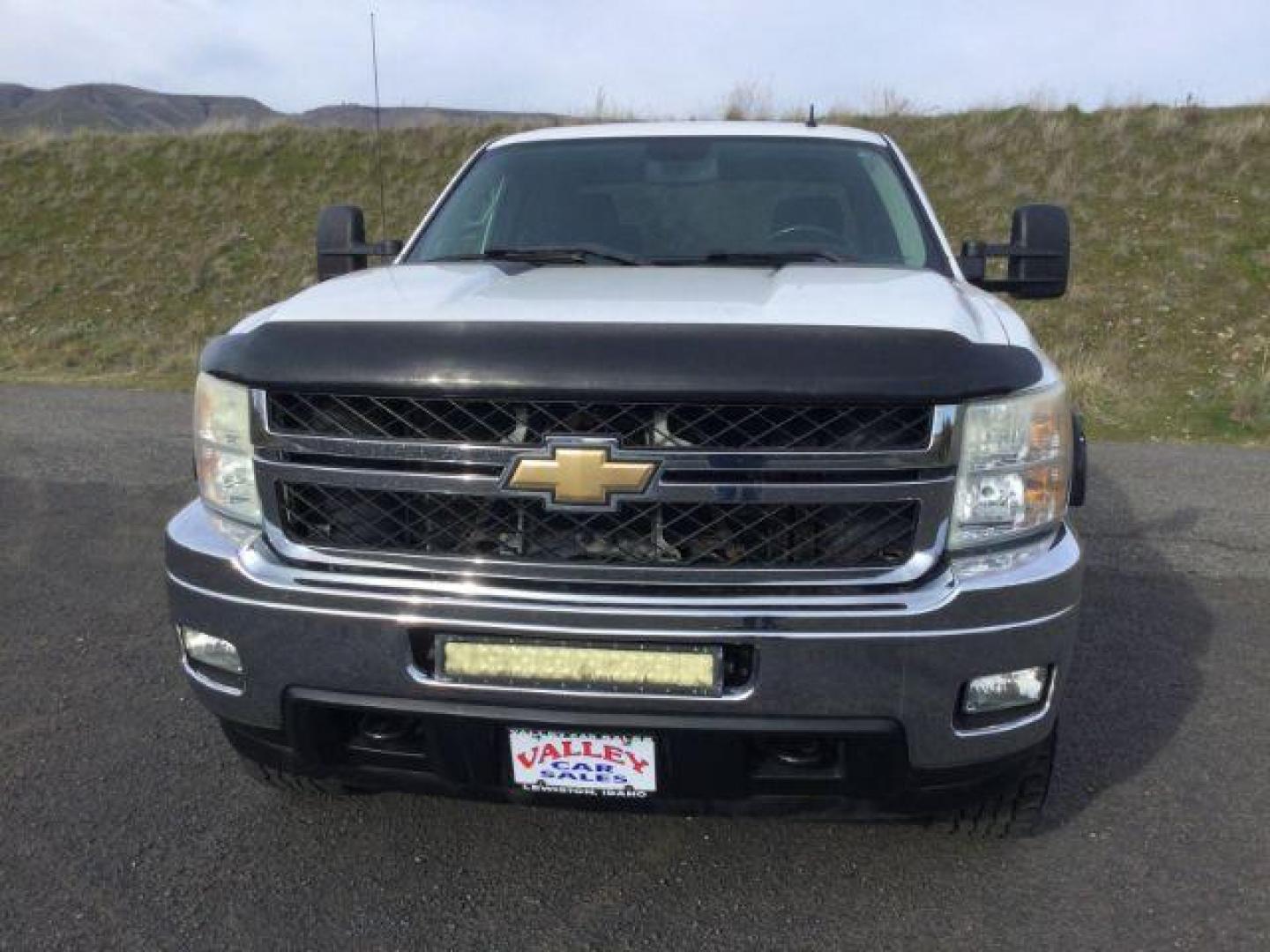 2011 Summit White /Ebony Chevrolet Silverado 2500HD LT Ex-Cab 4WD (1GC2KXEG3BZ) with an Vortec 6L V-8 variable valve control engine, 6-Speed Automatic transmission, located at 1801 Main Street, Lewiston, 83501, (208) 743-9371, 46.417065, -117.004799 - Photo#17