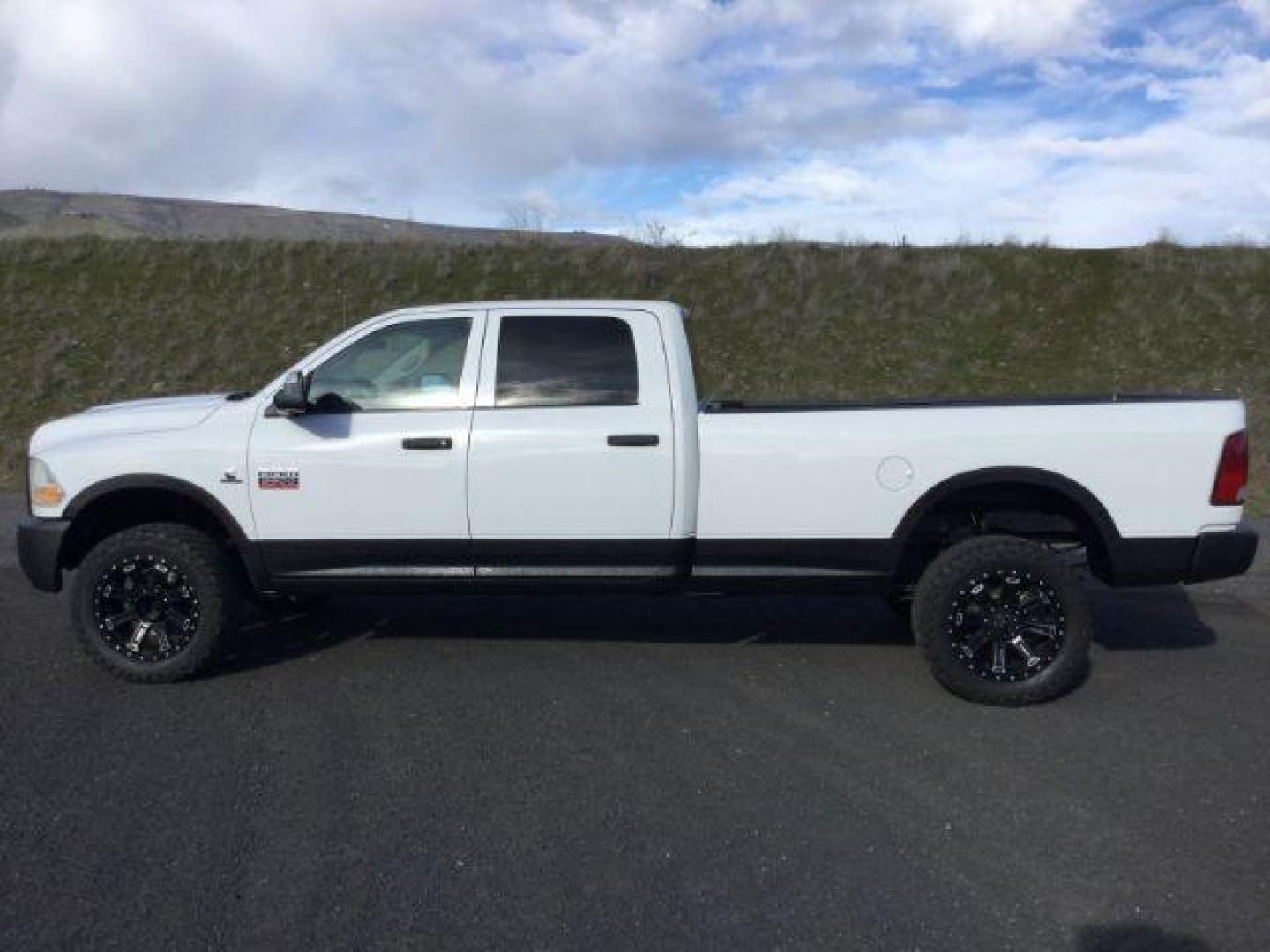 2012 Bright White /Dark Slate/Medium Graystone Cloth Interior RAM 3500 ST Crew Cab LWB 4WD (3C63D3GL5CG) with an 6.7L L6 OHV 24V TURBO DIESEL engine, 6-Speed Manual Transmission transmission, located at 1801 Main Street, Lewiston, 83501, (208) 743-9371, 46.417065, -117.004799 - Photo#5