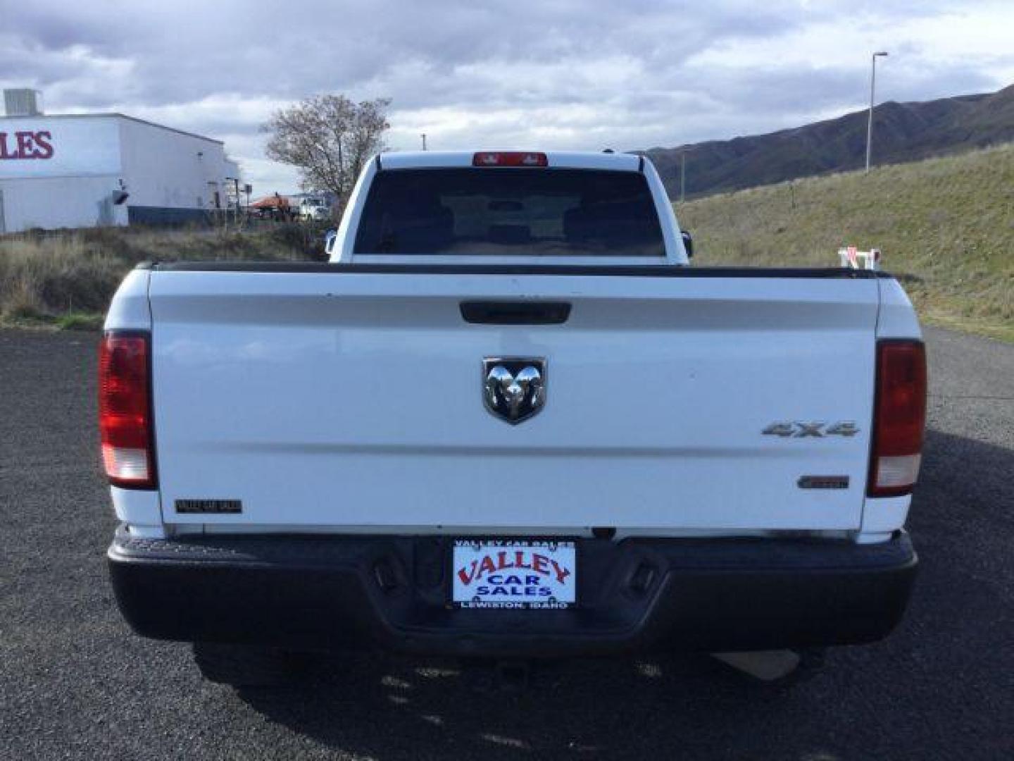 2012 Bright White /Dark Slate/Medium Graystone Cloth Interior RAM 3500 ST Crew Cab LWB 4WD (3C63D3GL5CG) with an 6.7L L6 OHV 24V TURBO DIESEL engine, 6-Speed Manual Transmission transmission, located at 1801 Main Street, Lewiston, 83501, (208) 743-9371, 46.417065, -117.004799 - Photo#7