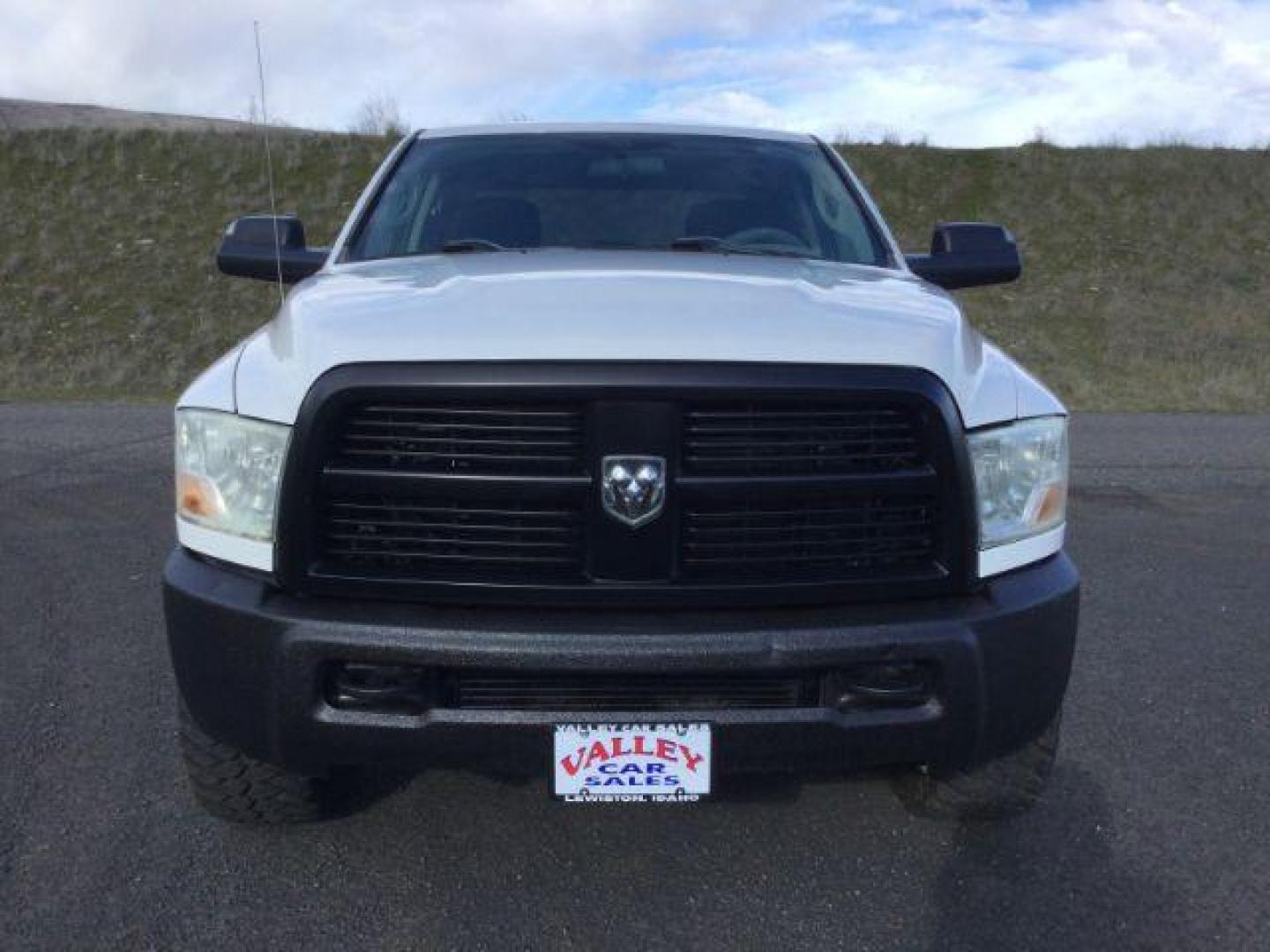 2012 Bright White /Dark Slate/Medium Graystone Cloth Interior RAM 3500 ST Crew Cab LWB 4WD (3C63D3GL5CG) with an 6.7L L6 OHV 24V TURBO DIESEL engine, 6-Speed Manual Transmission transmission, located at 1801 Main Street, Lewiston, 83501, (208) 743-9371, 46.417065, -117.004799 - Photo#9