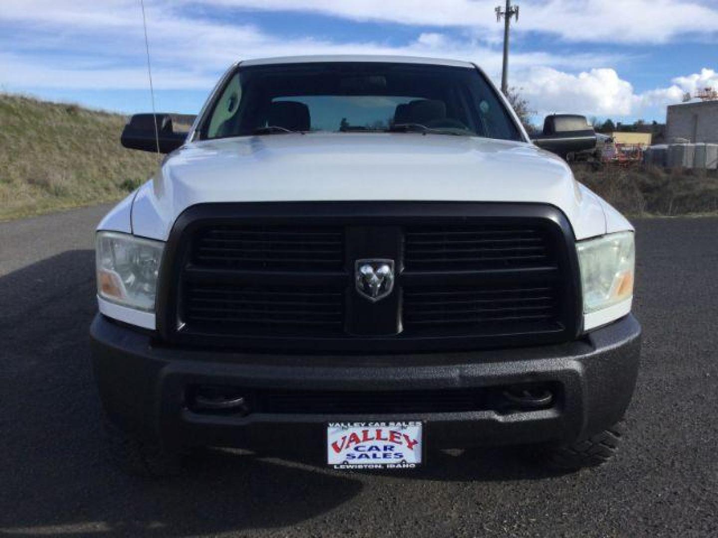 2012 Bright White /Dark Slate/Medium Graystone Cloth Interior RAM 3500 ST Crew Cab LWB 4WD (3C63D3GL5CG) with an 6.7L L6 OHV 24V TURBO DIESEL engine, 6-Speed Manual Transmission transmission, located at 1801 Main Street, Lewiston, 83501, (208) 743-9371, 46.417065, -117.004799 - Photo#20