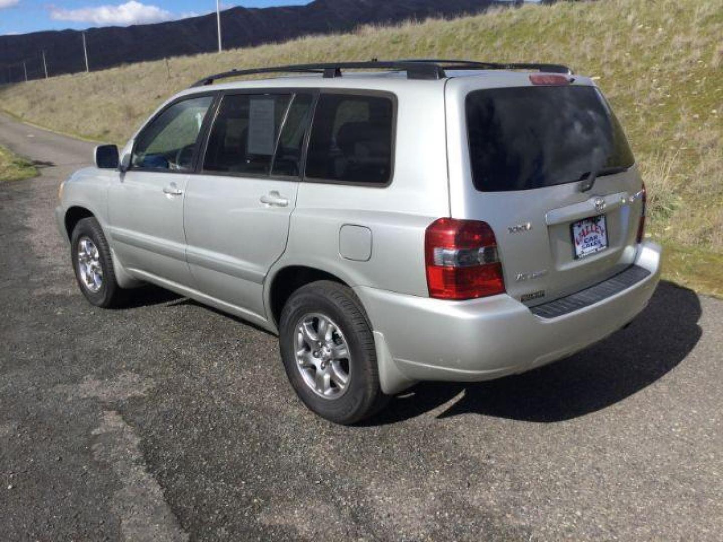 2006 Millennium Silver Metallic Toyota Highlander Sport V6 (JTEEP21A560) with an 3.3L V-6 DOHC engine, located at 1801 Main Street, Lewiston, 83501, (208) 743-9371, 46.417065, -117.004799 - Photo#2