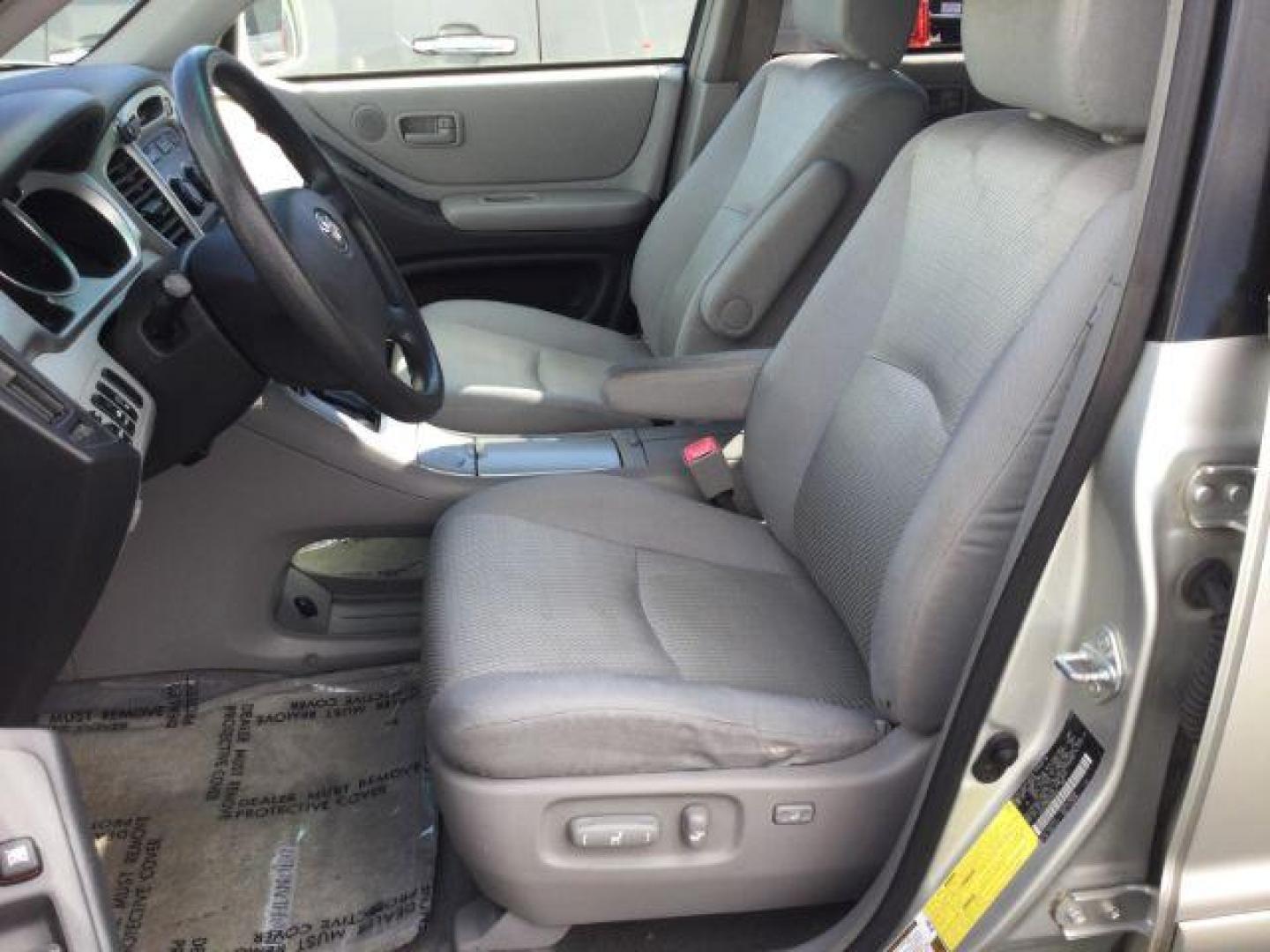 2006 Millennium Silver Metallic Toyota Highlander Sport V6 (JTEEP21A560) with an 3.3L V-6 DOHC engine, located at 1801 Main Street, Lewiston, 83501, (208) 743-9371, 46.417065, -117.004799 - Photo#3