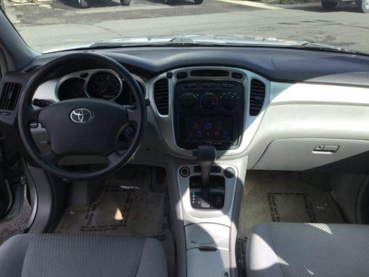 2006 Millennium Silver Metallic Toyota Highlander Sport V6 (JTEEP21A560) with an 3.3L V-6 DOHC engine, located at 1801 Main Street, Lewiston, 83501, (208) 743-9371, 46.417065, -117.004799 - Photo#14