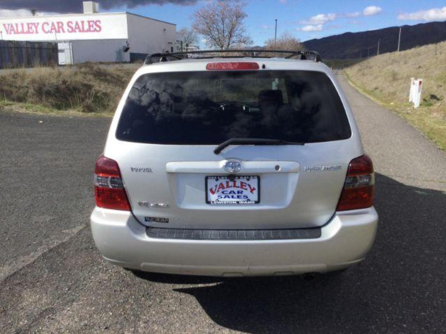 2006 Millennium Silver Metallic Toyota Highlander Sport V6 (JTEEP21A560) with an 3.3L V-6 DOHC engine, located at 1801 Main Street, Lewiston, 83501, (208) 743-9371, 46.417065, -117.004799 - Photo#15