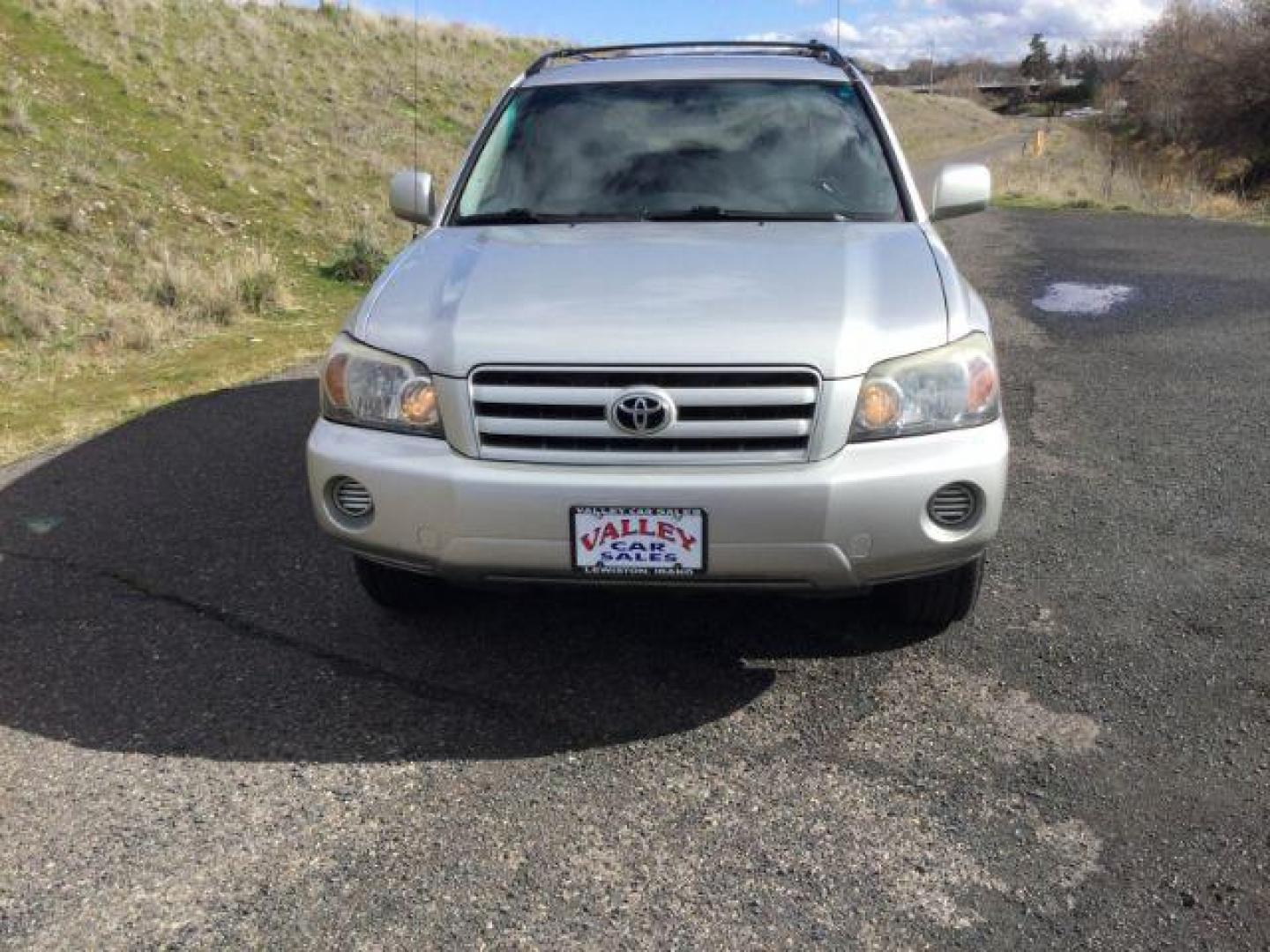 2006 Millennium Silver Metallic Toyota Highlander Sport V6 (JTEEP21A560) with an 3.3L V-6 DOHC engine, located at 1801 Main Street, Lewiston, 83501, (208) 743-9371, 46.417065, -117.004799 - Photo#16