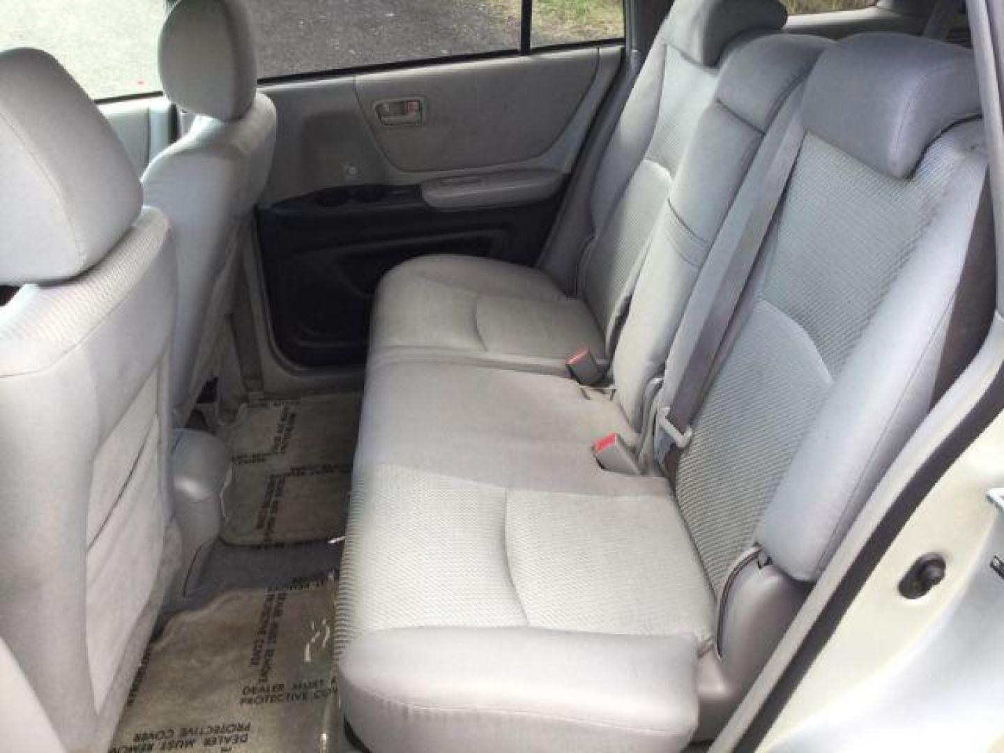 2006 Millennium Silver Metallic Toyota Highlander Sport V6 (JTEEP21A560) with an 3.3L V-6 DOHC engine, located at 1801 Main Street, Lewiston, 83501, (208) 743-9371, 46.417065, -117.004799 - Photo#19