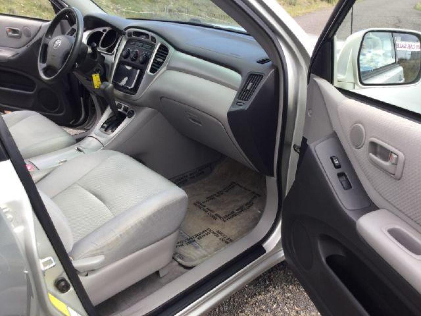 2006 Millennium Silver Metallic Toyota Highlander Sport V6 (JTEEP21A560) with an 3.3L V-6 DOHC engine, located at 1801 Main Street, Lewiston, 83501, (208) 743-9371, 46.417065, -117.004799 - Photo#21