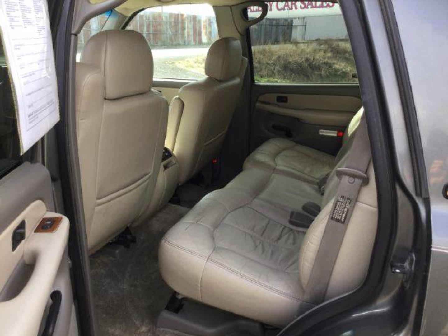 2000 Medium Charcoal Gray Metallic /Medium Gray Chevrolet Tahoe All New LT (1GNEK13T3YJ) with an Vortec 5.3L V-8 regular unleaded engine, 4 speed Automatic transmission, located at 1801 Main Street, Lewiston, 83501, (208) 743-9371, 46.417065, -117.004799 - Photo#6