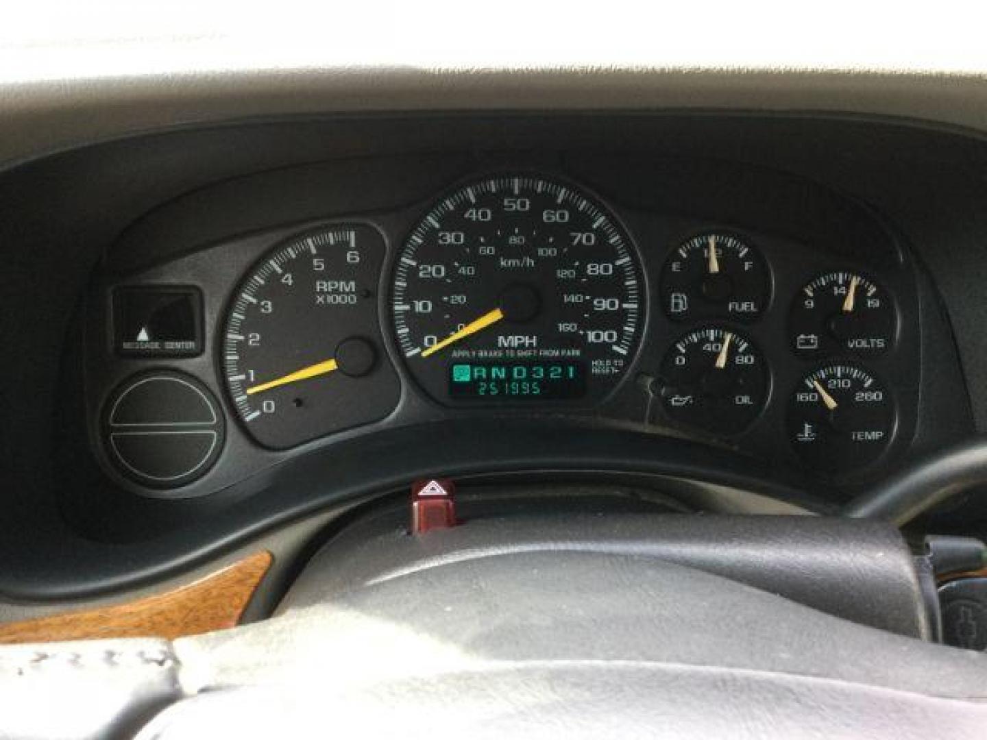 2000 Medium Charcoal Gray Metallic /Medium Gray Chevrolet Tahoe All New LT (1GNEK13T3YJ) with an Vortec 5.3L V-8 regular unleaded engine, 4 speed Automatic transmission, located at 1801 Main Street, Lewiston, 83501, (208) 743-9371, 46.417065, -117.004799 - Photo#11