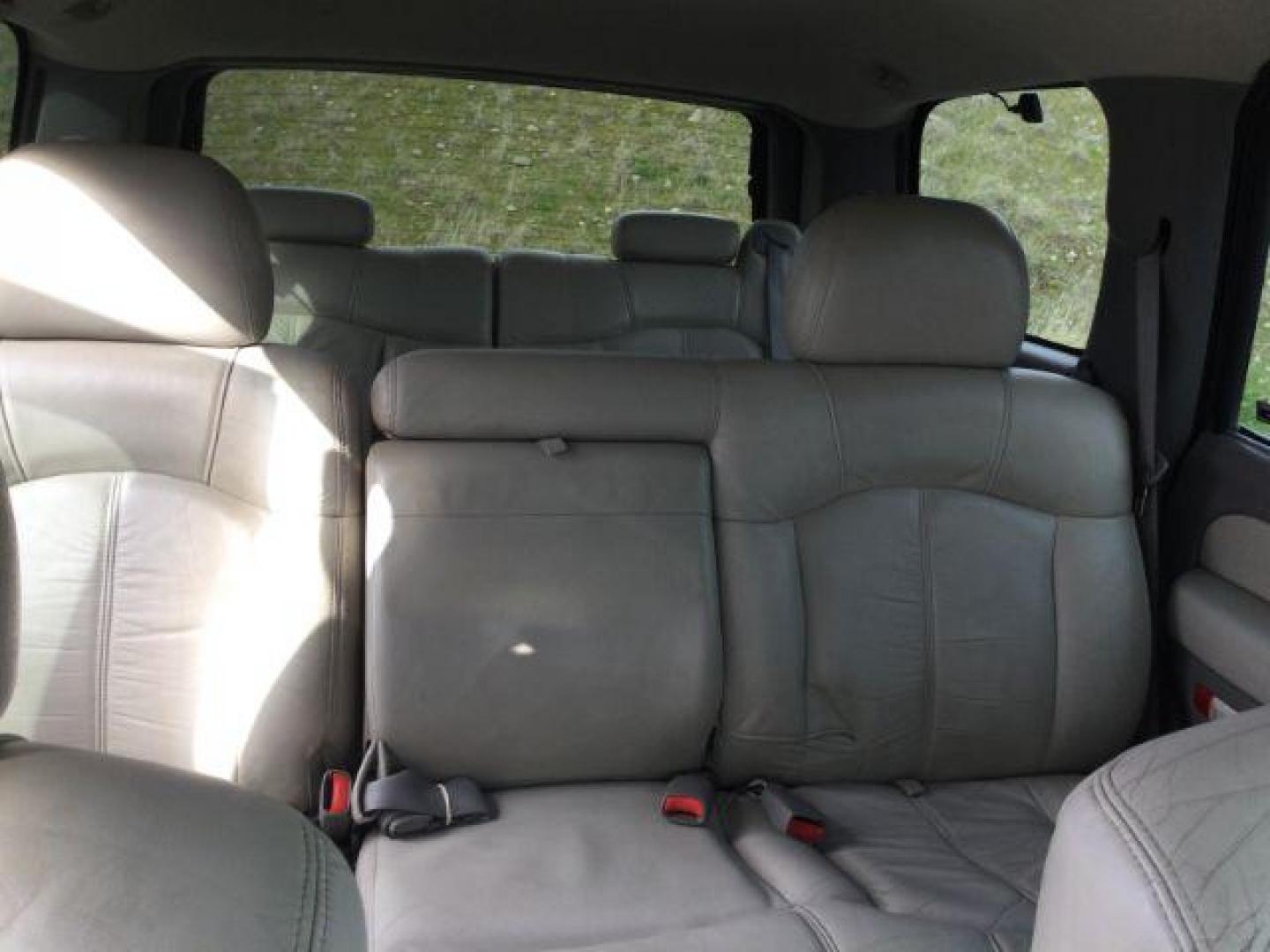 2000 Medium Charcoal Gray Metallic /Medium Gray Chevrolet Tahoe All New LT (1GNEK13T3YJ) with an Vortec 5.3L V-8 regular unleaded engine, 4 speed Automatic transmission, located at 1801 Main Street, Lewiston, 83501, (208) 743-9371, 46.417065, -117.004799 - Photo#19