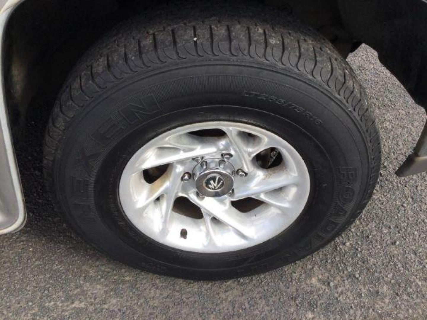 2000 Medium Charcoal Gray Metallic /Medium Gray Chevrolet Tahoe All New LT (1GNEK13T3YJ) with an Vortec 5.3L V-8 regular unleaded engine, 4 speed Automatic transmission, located at 1801 Main Street, Lewiston, 83501, (208) 743-9371, 46.417065, -117.004799 - Photo#20