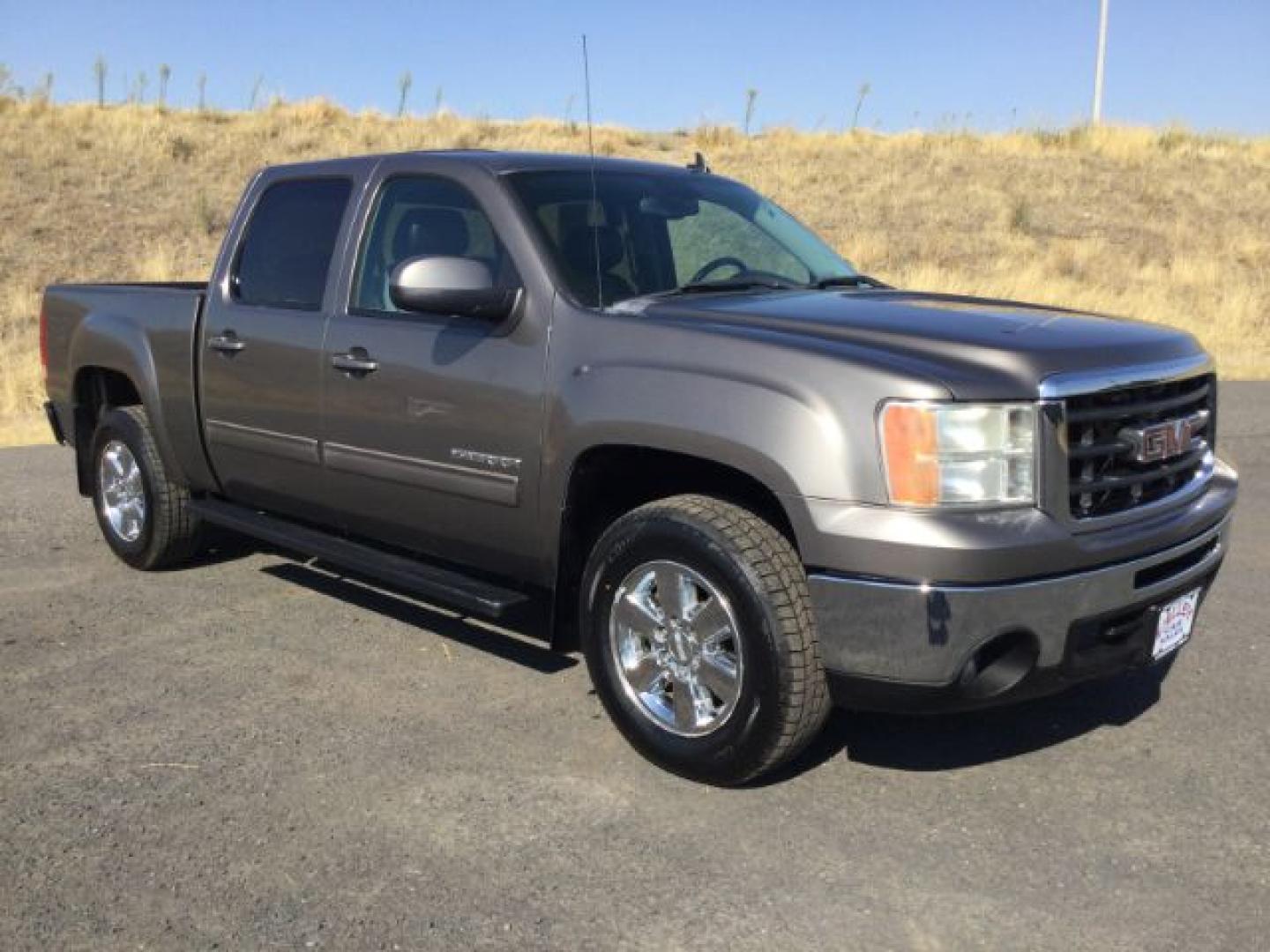 2013 Mocha Steel Metallic /Ebony GMC Sierra 1500 SLT (3GTP2WE71DG) with an Vortec 5.3L V-8 variable valve control engine, 6-SPEED AUTOMATIC transmission, located at 1801 Main Street, Lewiston, 83501, (208) 743-9371, 46.417065, -117.004799- Photo#1