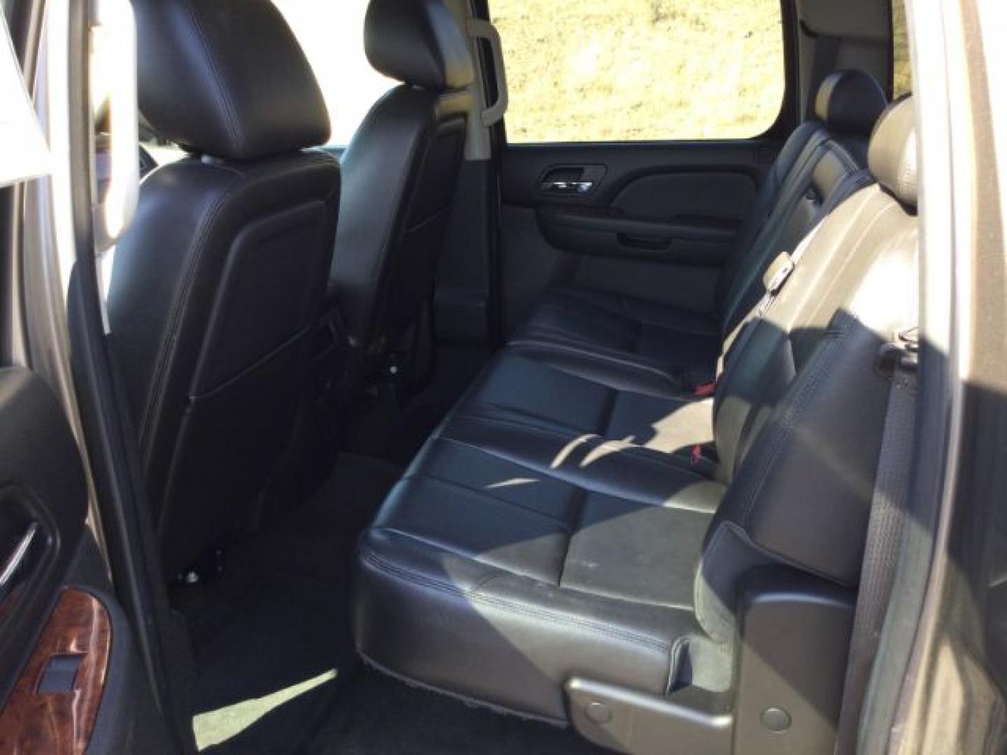 2013 Mocha Steel Metallic /Ebony GMC Sierra 1500 SLT (3GTP2WE71DG) with an Vortec 5.3L V-8 variable valve control engine, 6-SPEED AUTOMATIC transmission, located at 1801 Main Street, Lewiston, 83501, (208) 743-9371, 46.417065, -117.004799- Photo#8